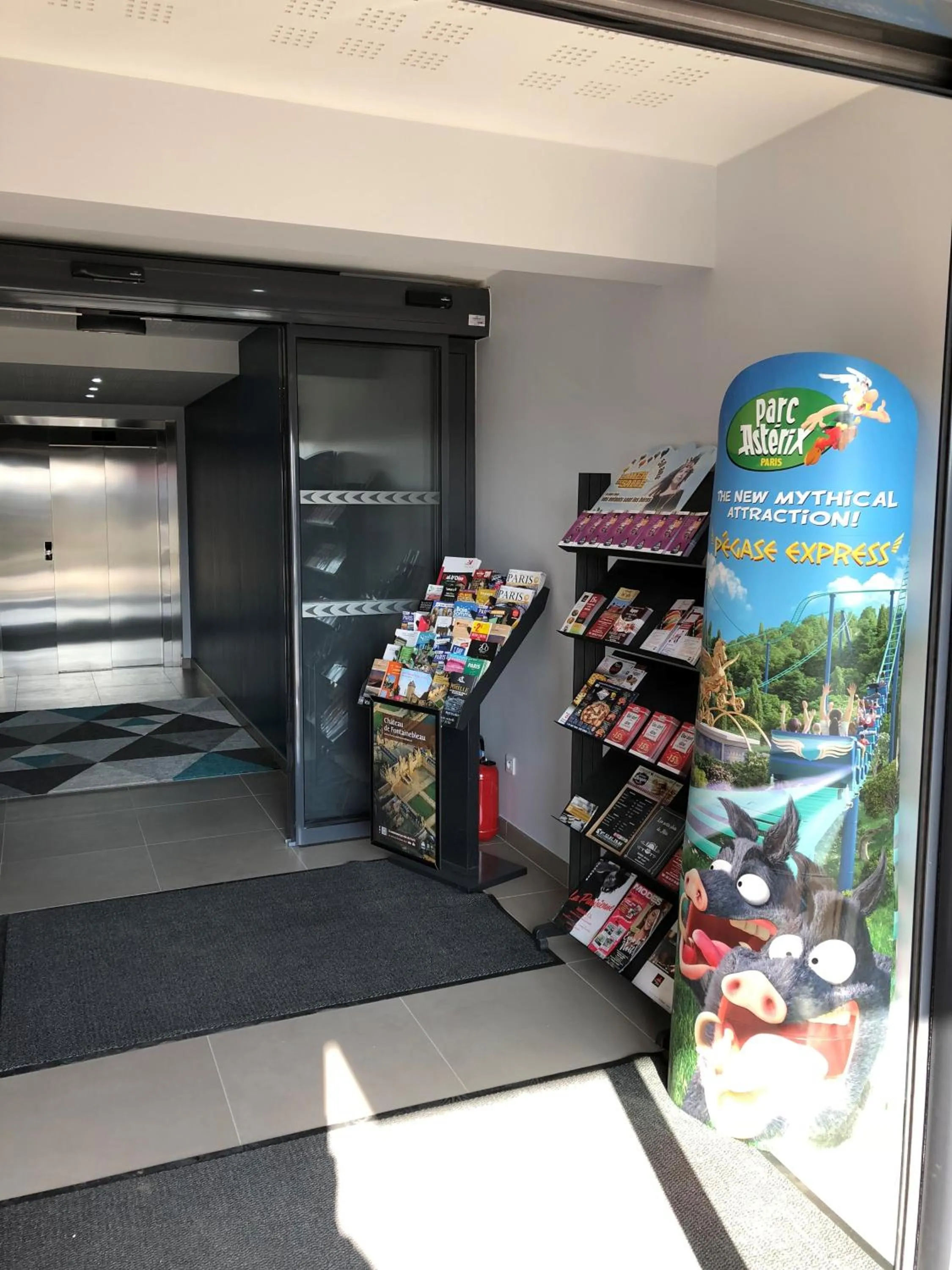 Facade/entrance in Hôtel AKENA Aéroport Charles de Gaulle - Saint Witz