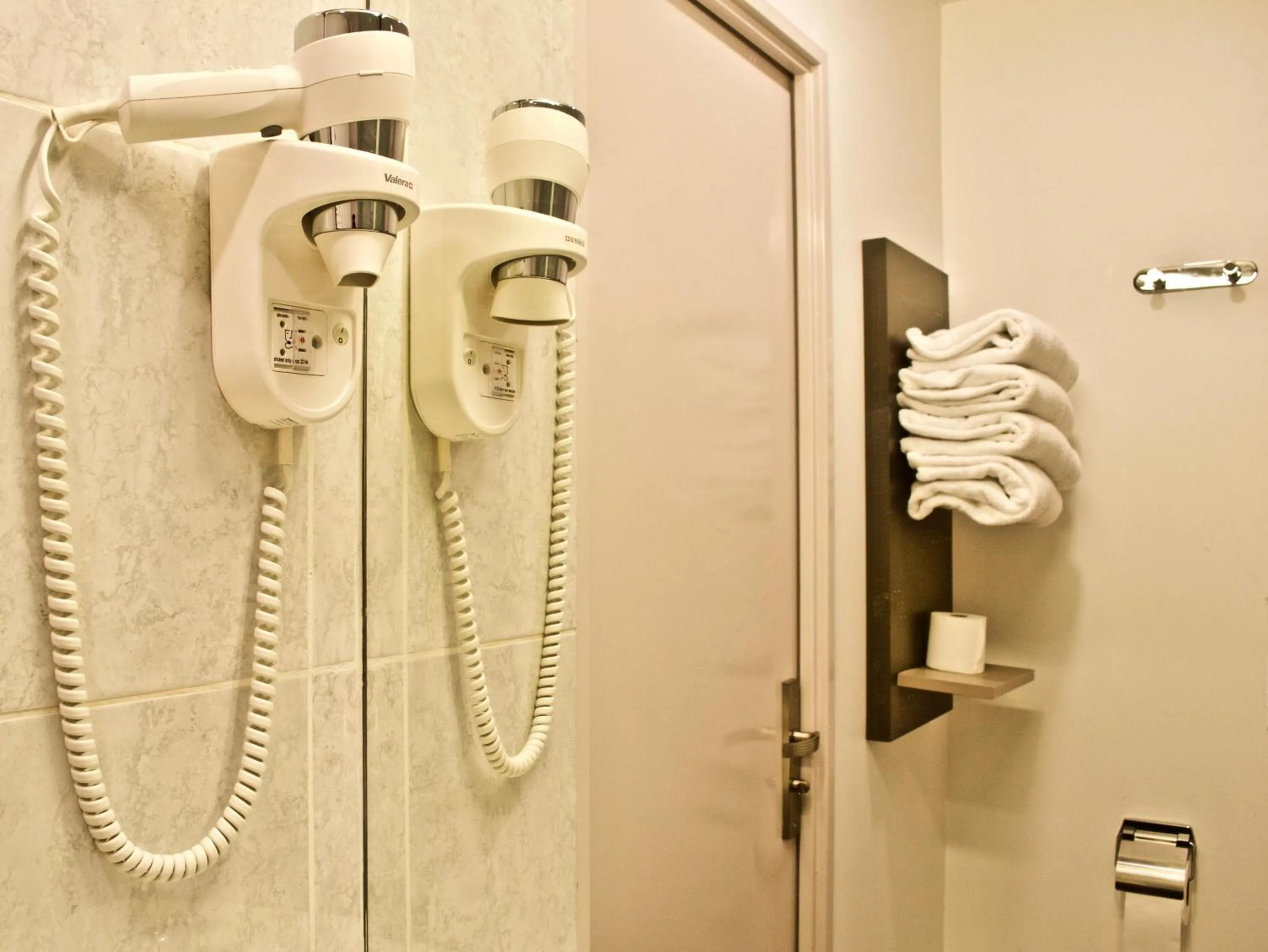 Bathroom in Hôtel AKENA Aéroport Charles de Gaulle - Saint Witz
