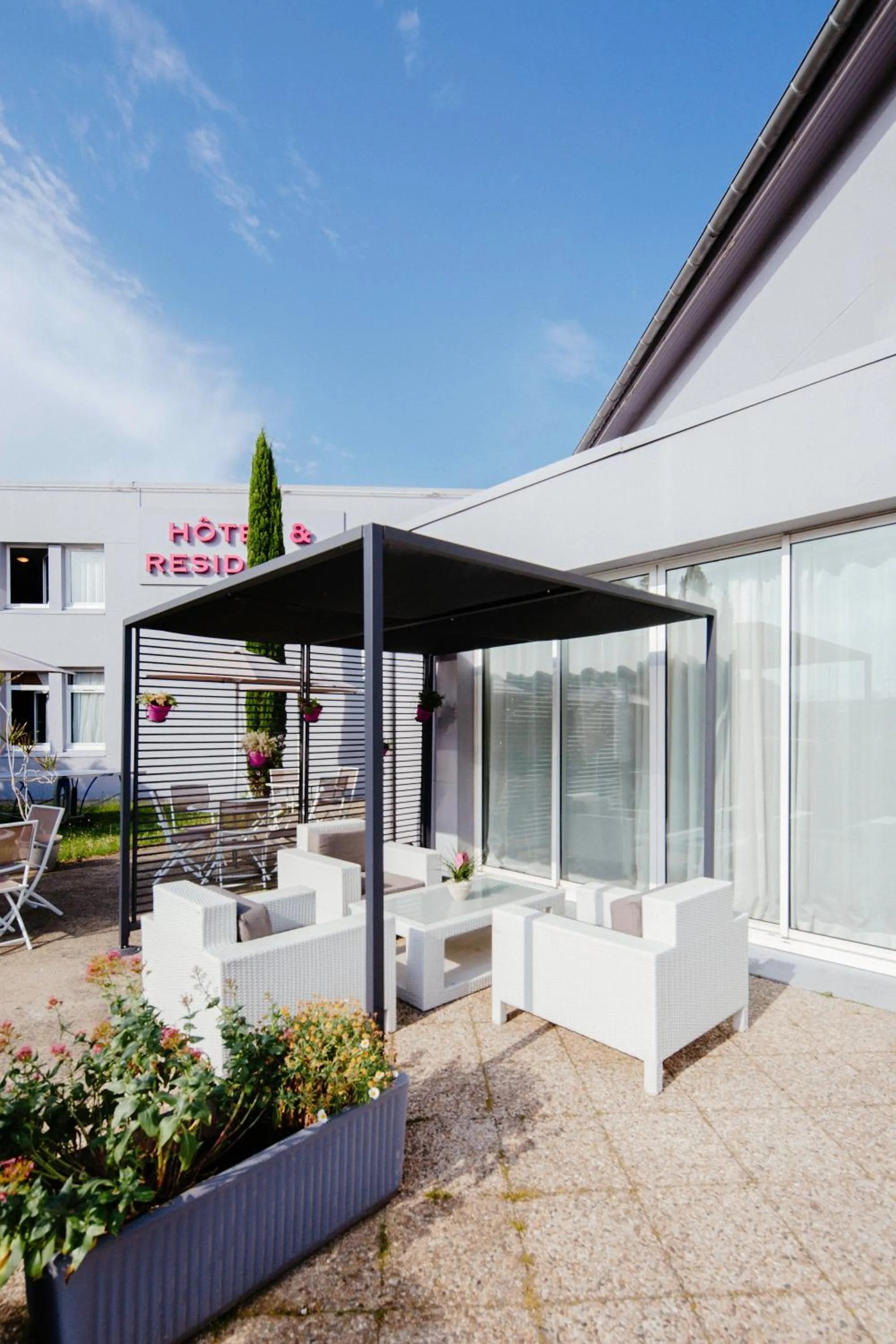 Patio in Hôtel & Résidence Octel