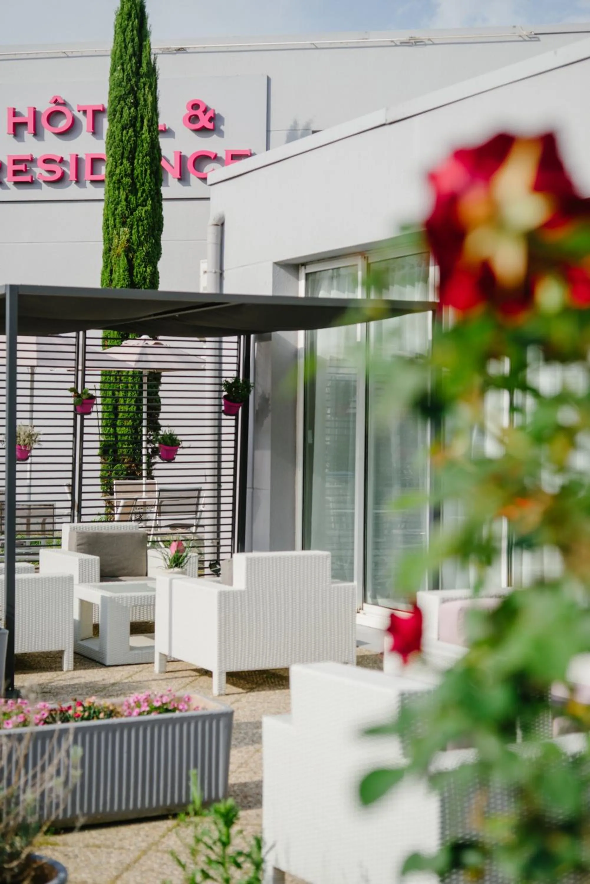 Patio in Hôtel & Résidence Octel