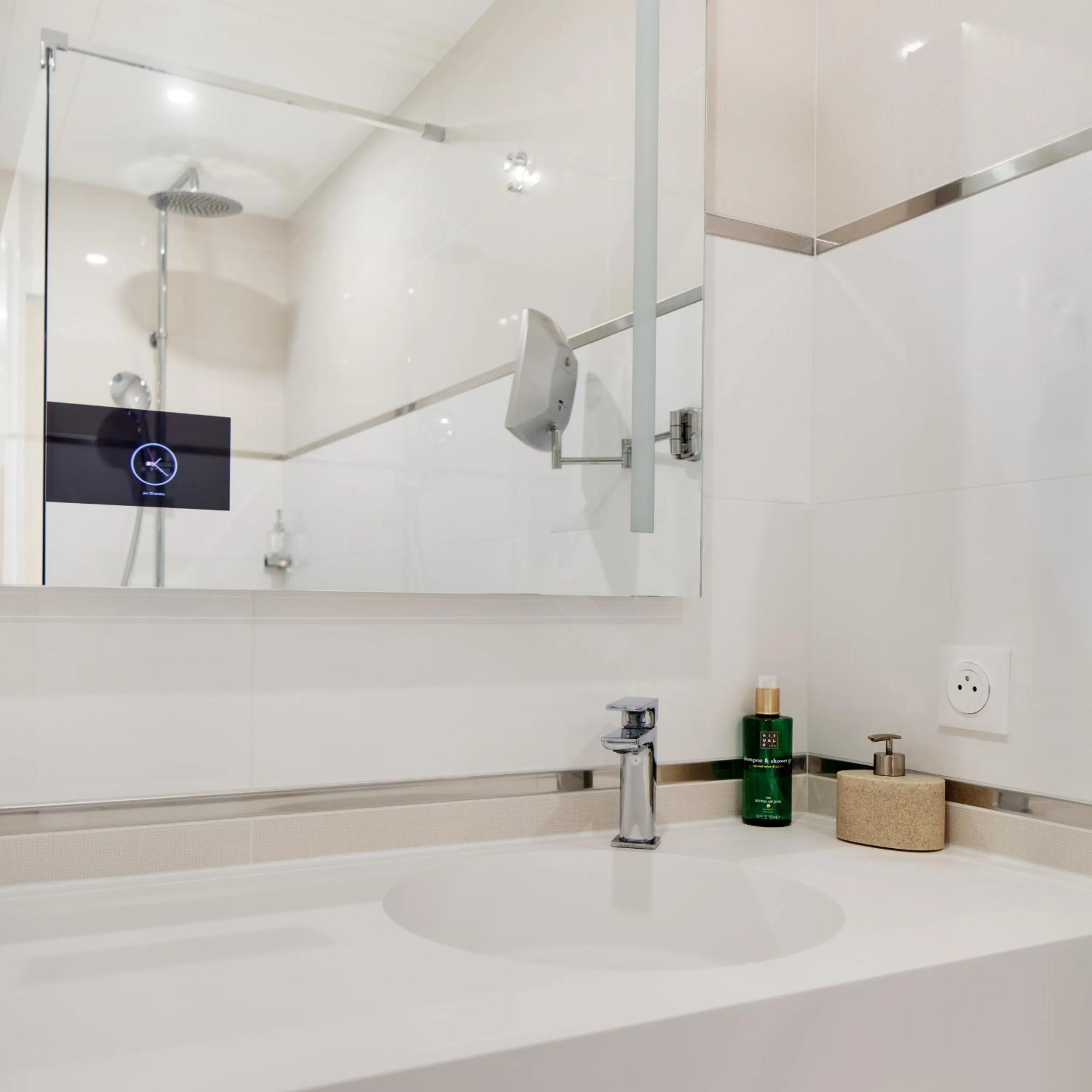 Bathroom in Hôtel & Résidence Octel