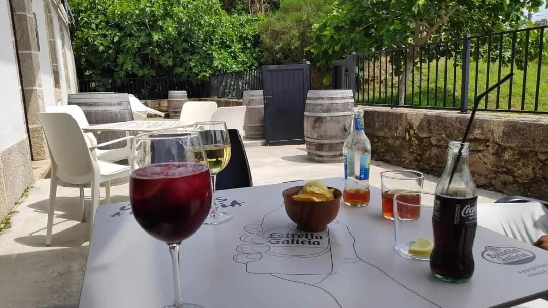 Restaurant/places to eat in Monasterio de Moraime