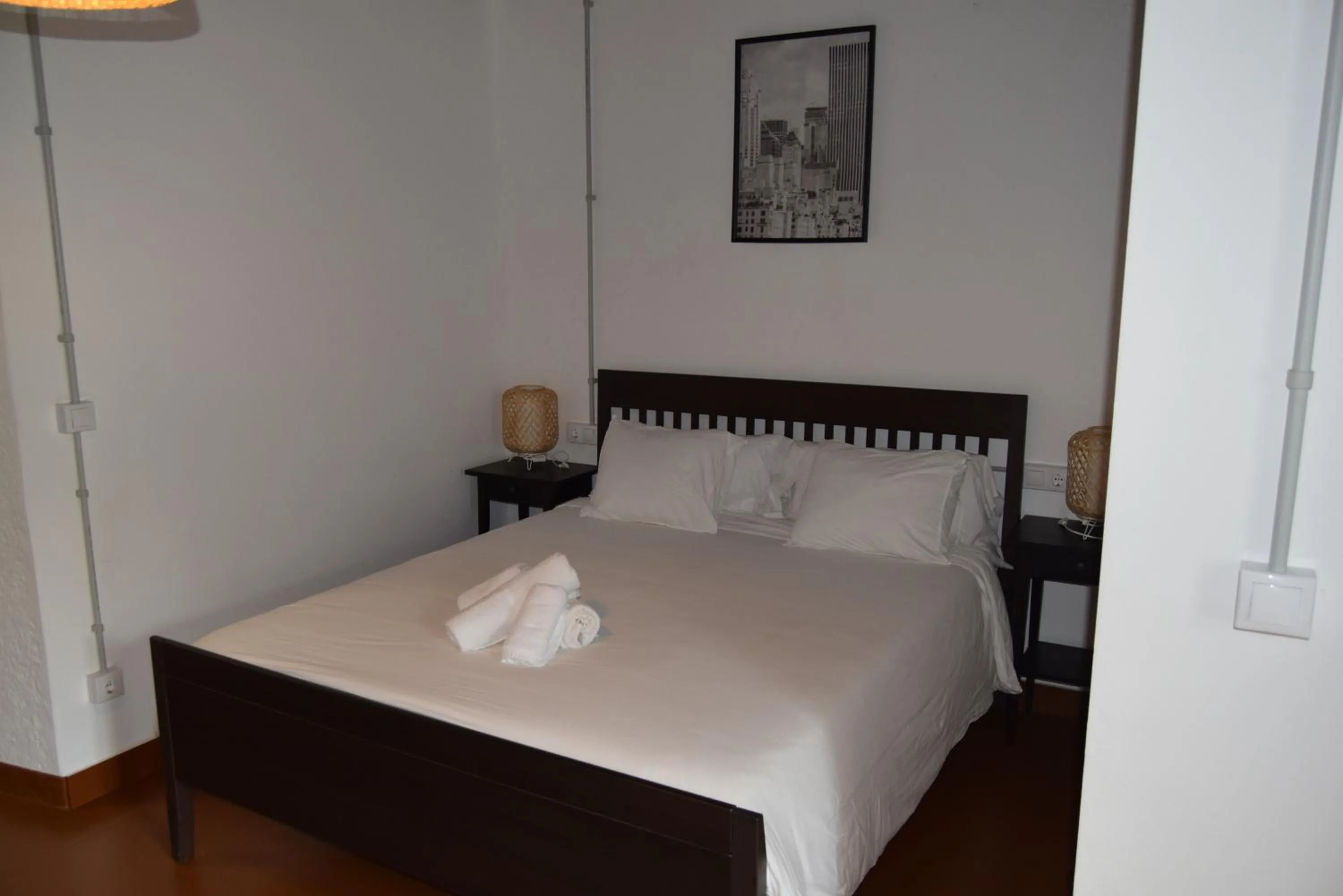 Bedroom, Bed in Monasterio de Moraime