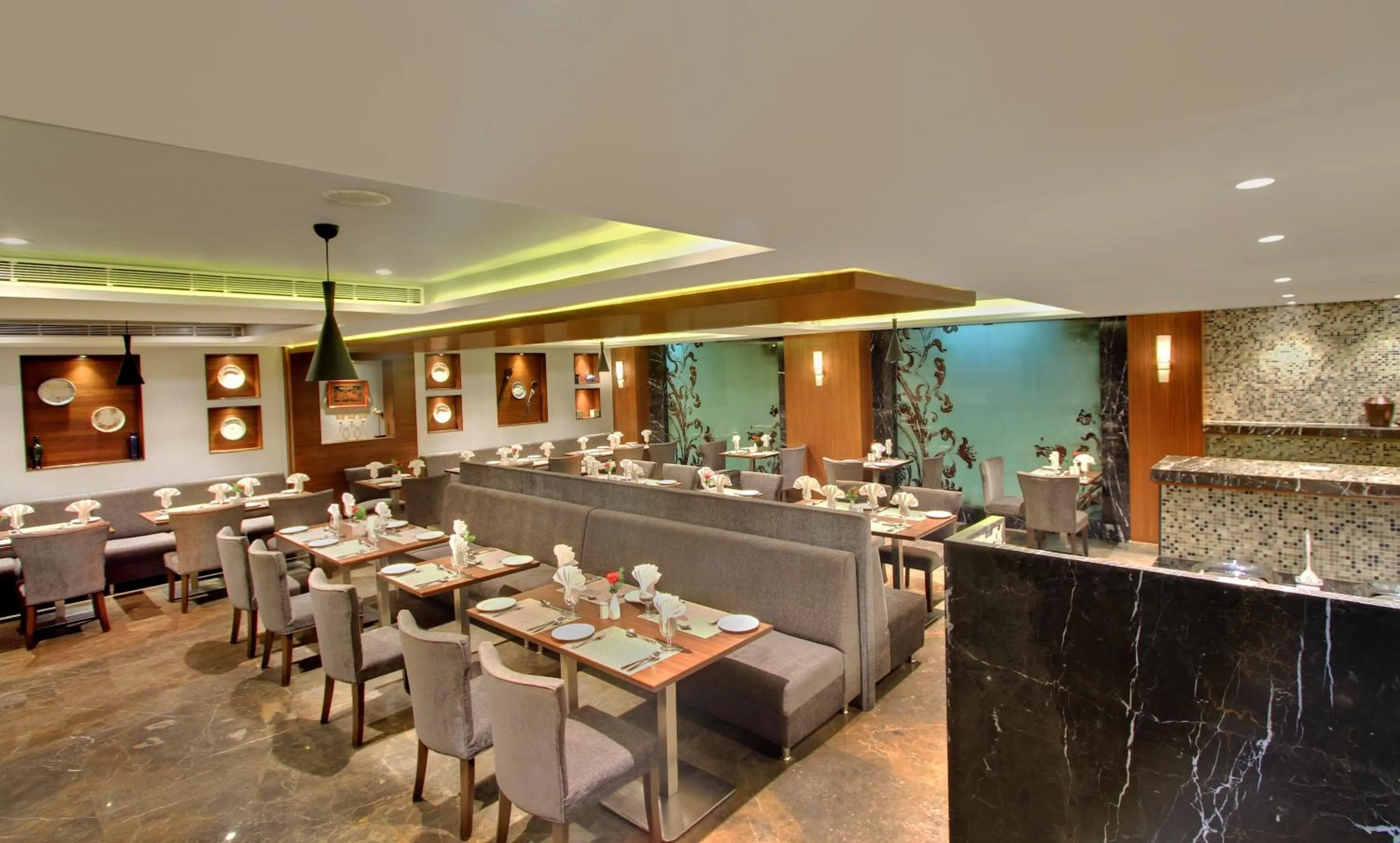 Restaurant/places to eat in Comfort Inn Insys