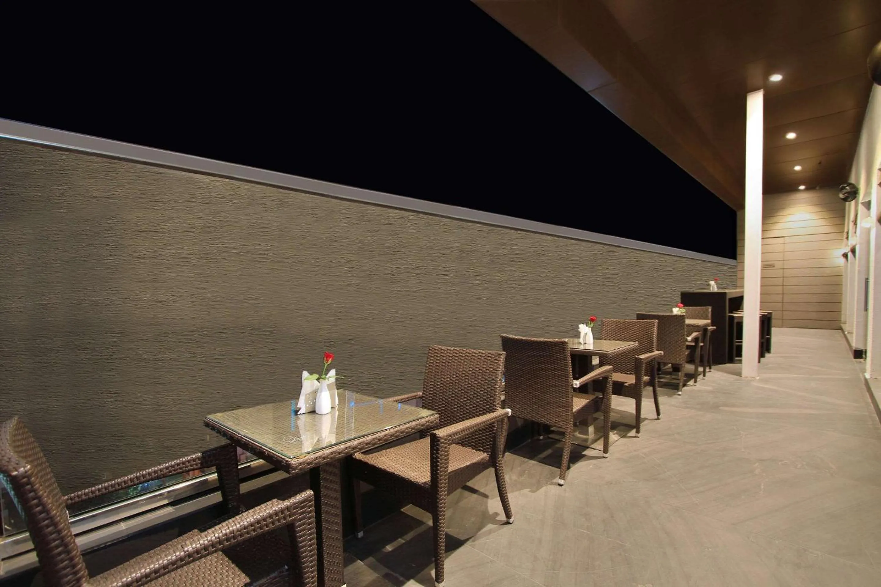 Lounge or bar in Comfort Inn Insys