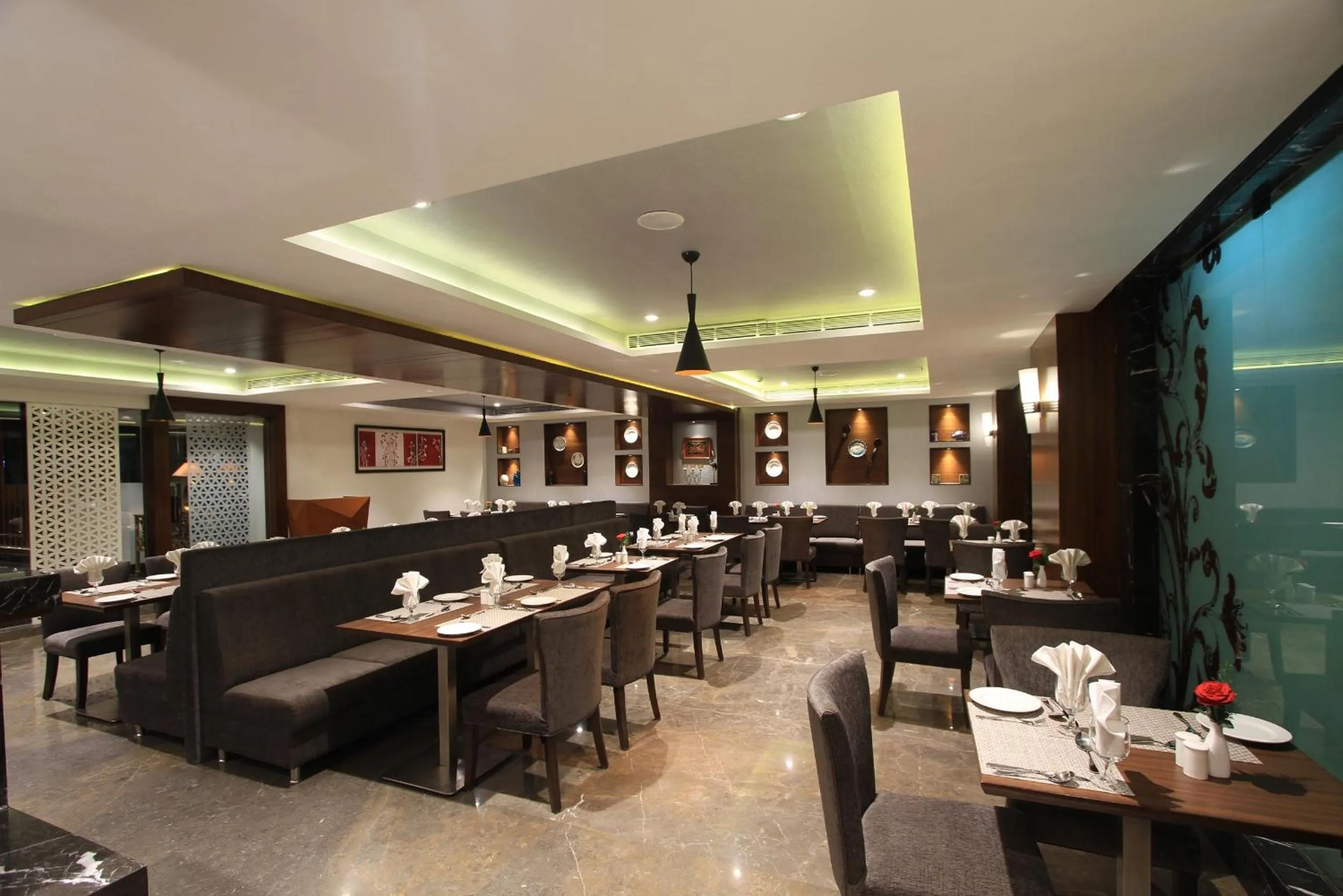 Restaurant/places to eat in Comfort Inn Insys