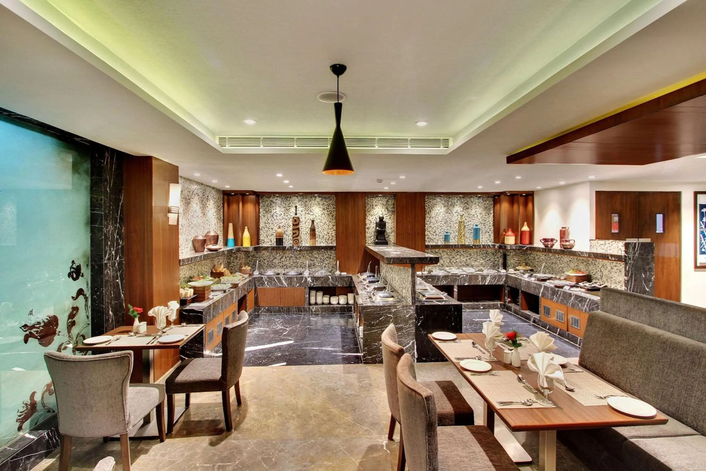 Restaurant/places to eat in Comfort Inn Insys