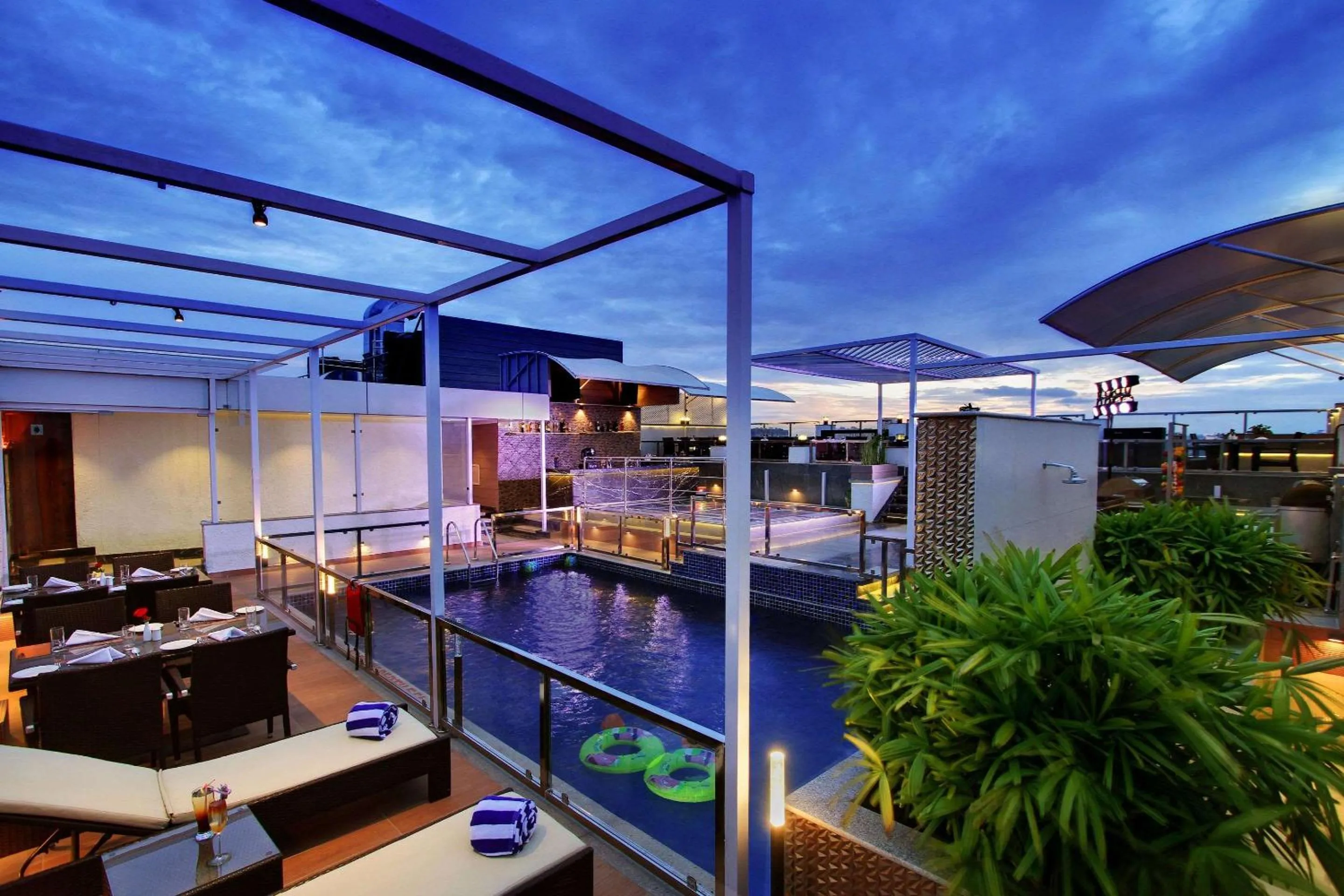 Restaurant/places to eat in Comfort Inn Insys