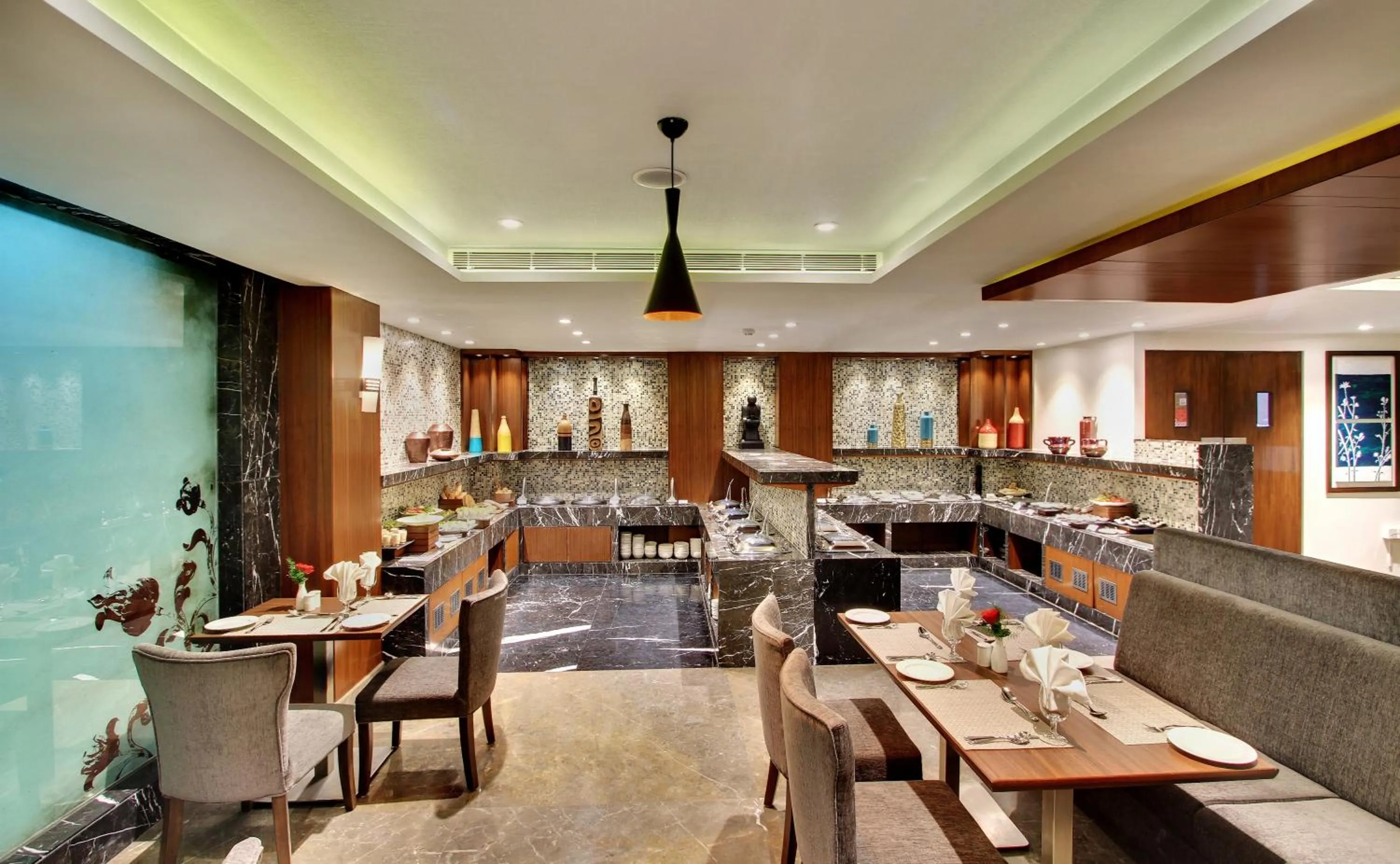 Restaurant/places to eat in Comfort Inn Insys