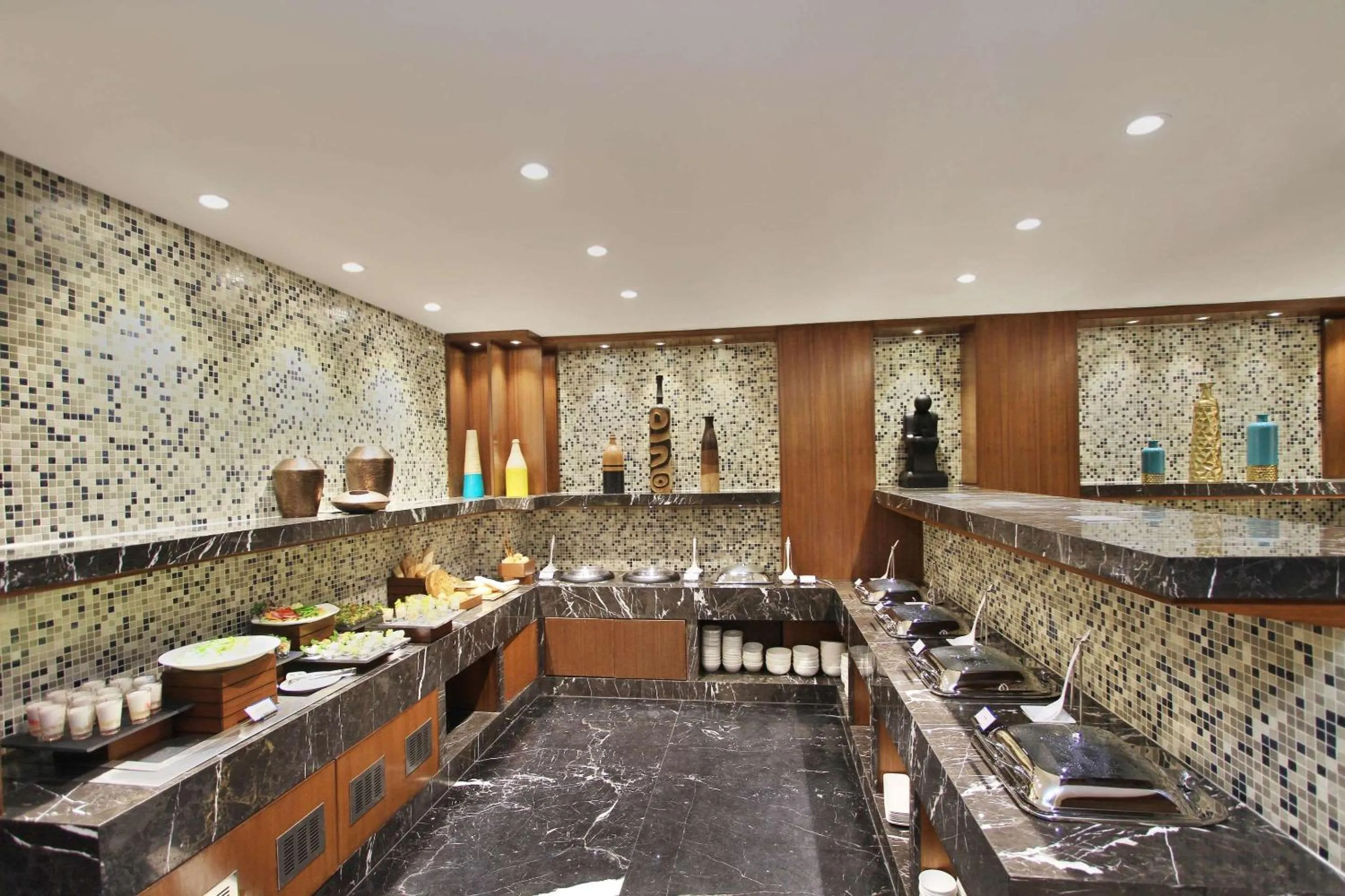 Restaurant/places to eat in Comfort Inn Insys