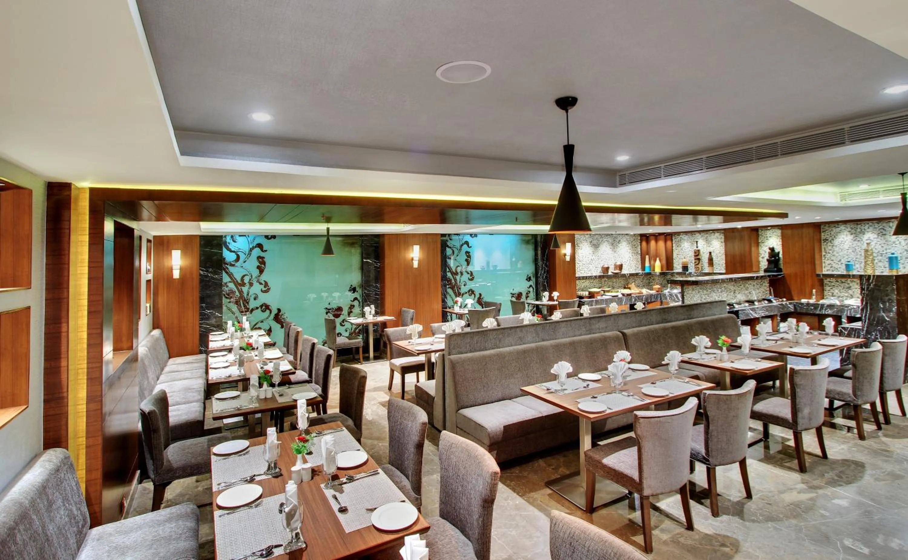 Restaurant/places to eat in Comfort Inn Insys