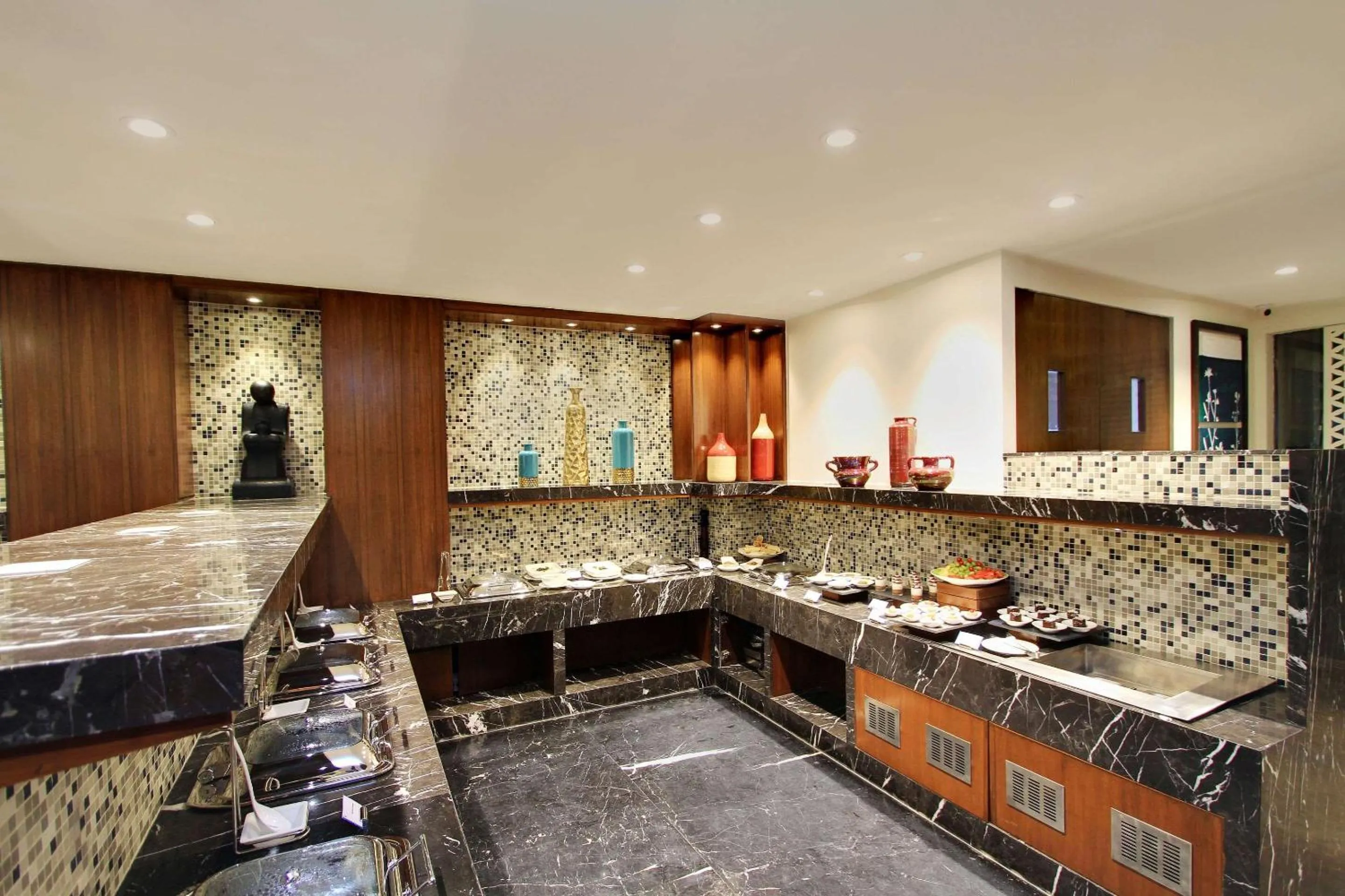 Restaurant/places to eat in Comfort Inn Insys