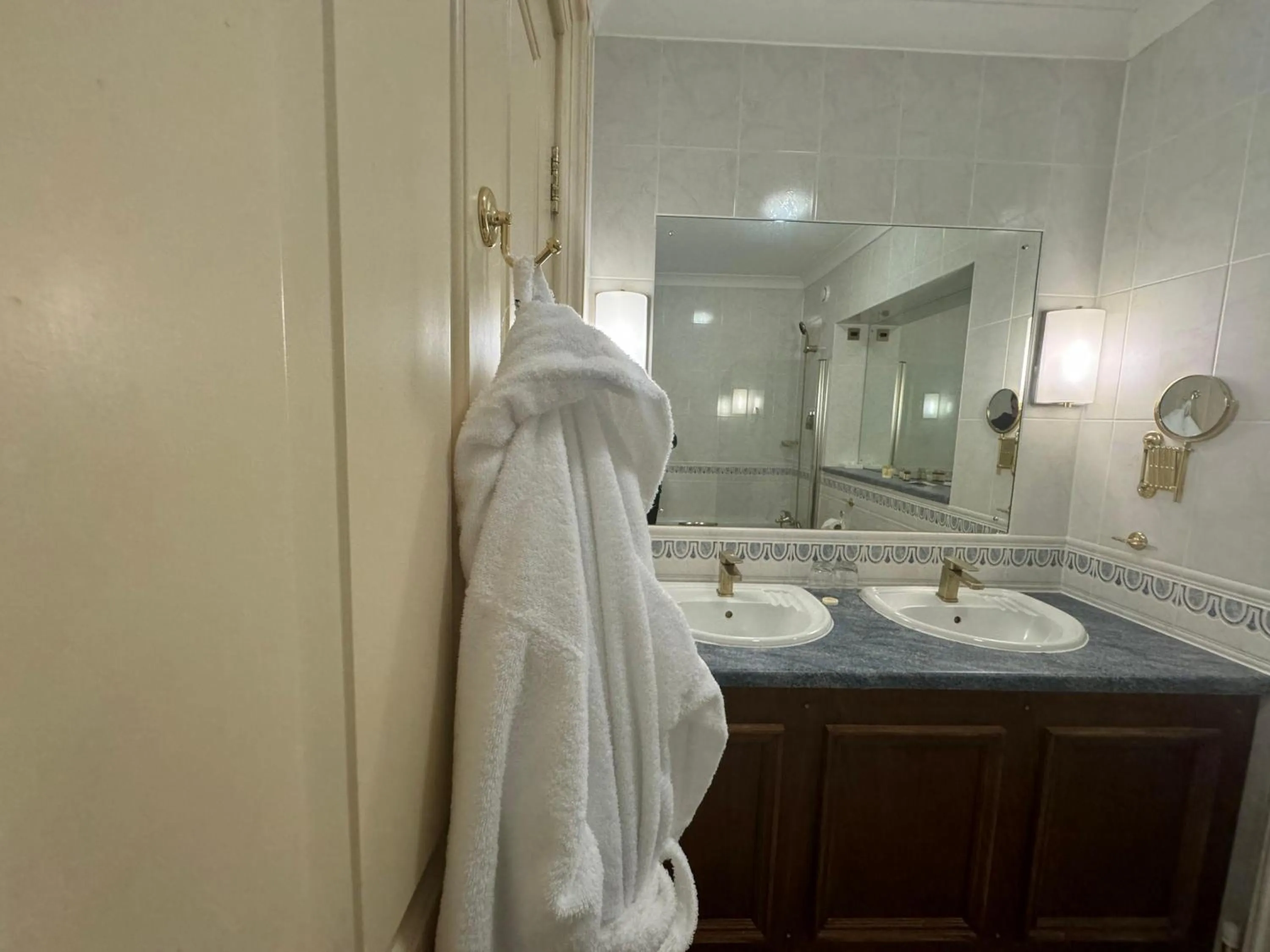 Bathroom in Tre-Ysgawen Hall & Spa