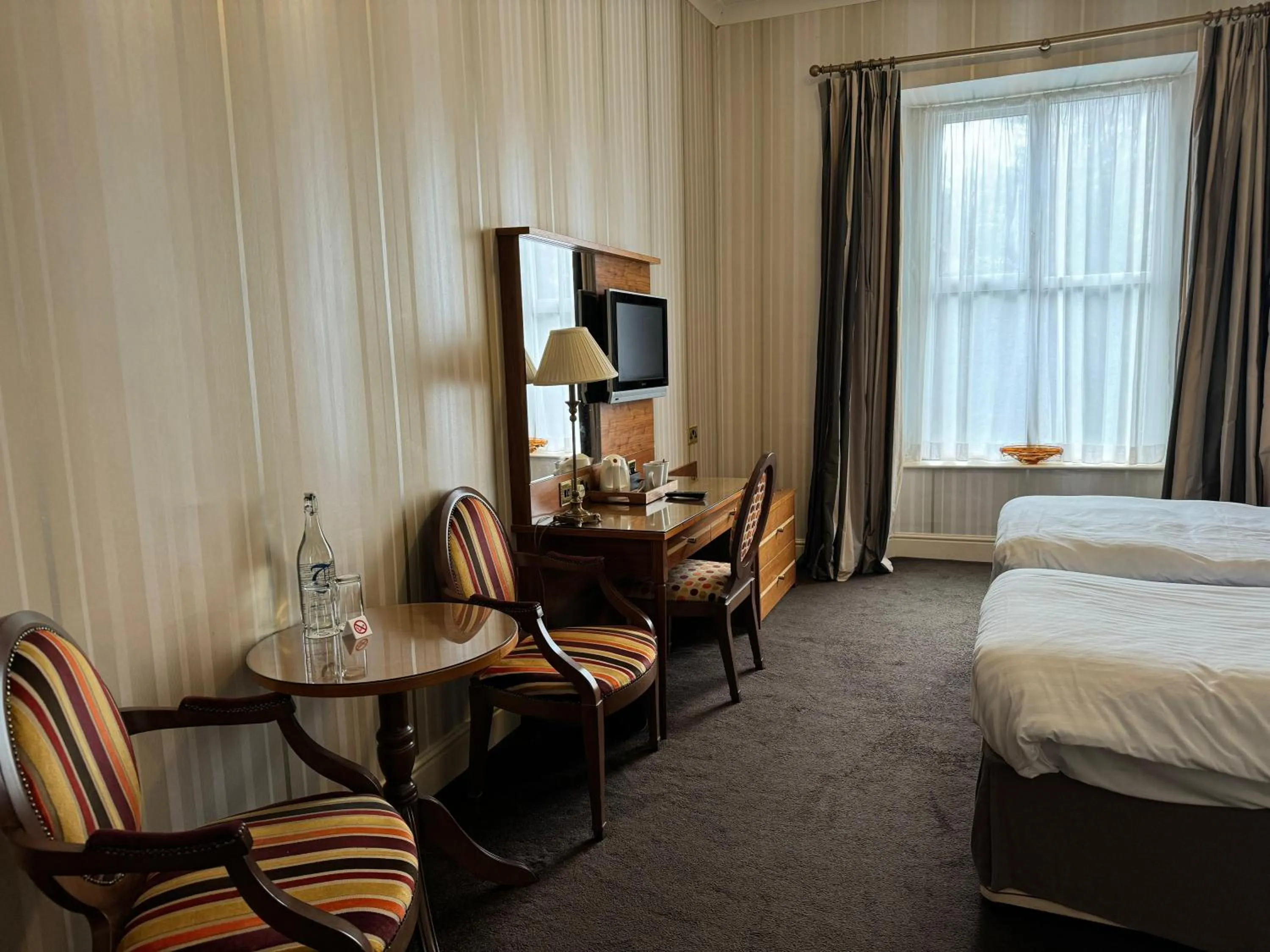 Seating area, Bed in Tre-Ysgawen Hall & Spa