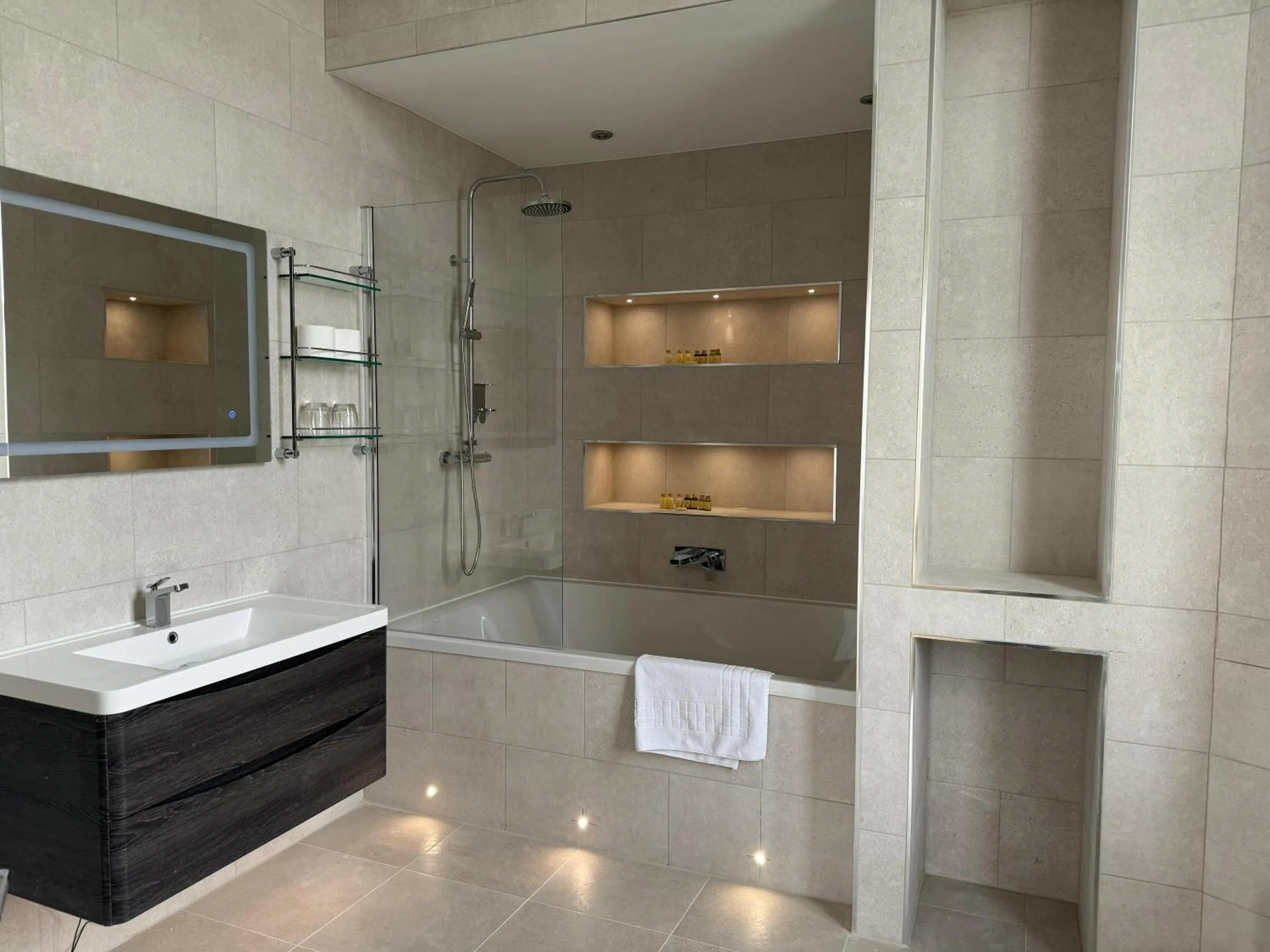 Shower in Tre-Ysgawen Hall & Spa