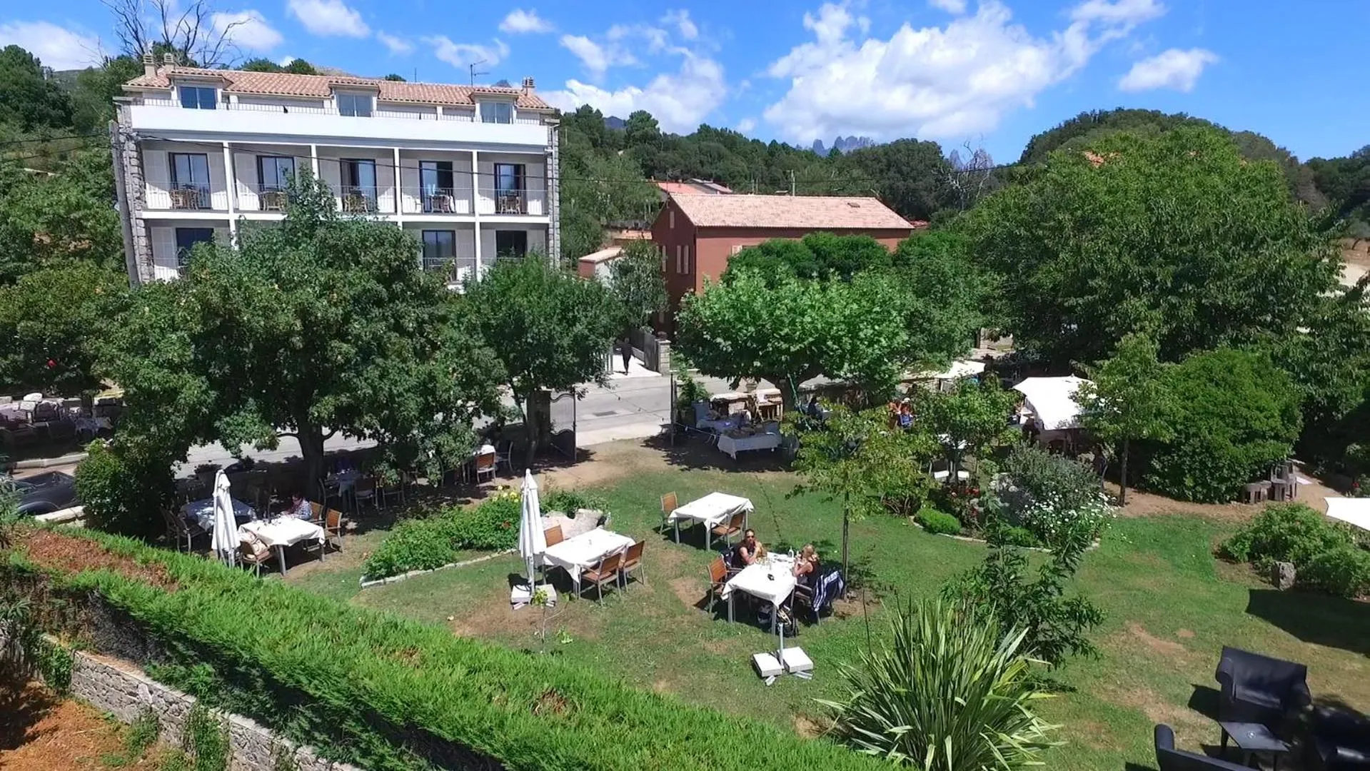 Property building in Sole E Monti