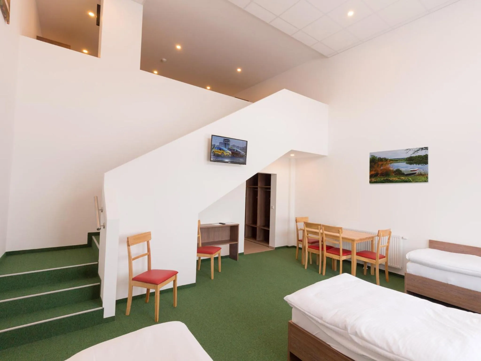 Photo of the whole room, Bed in WinBudget "bed&breakfast"