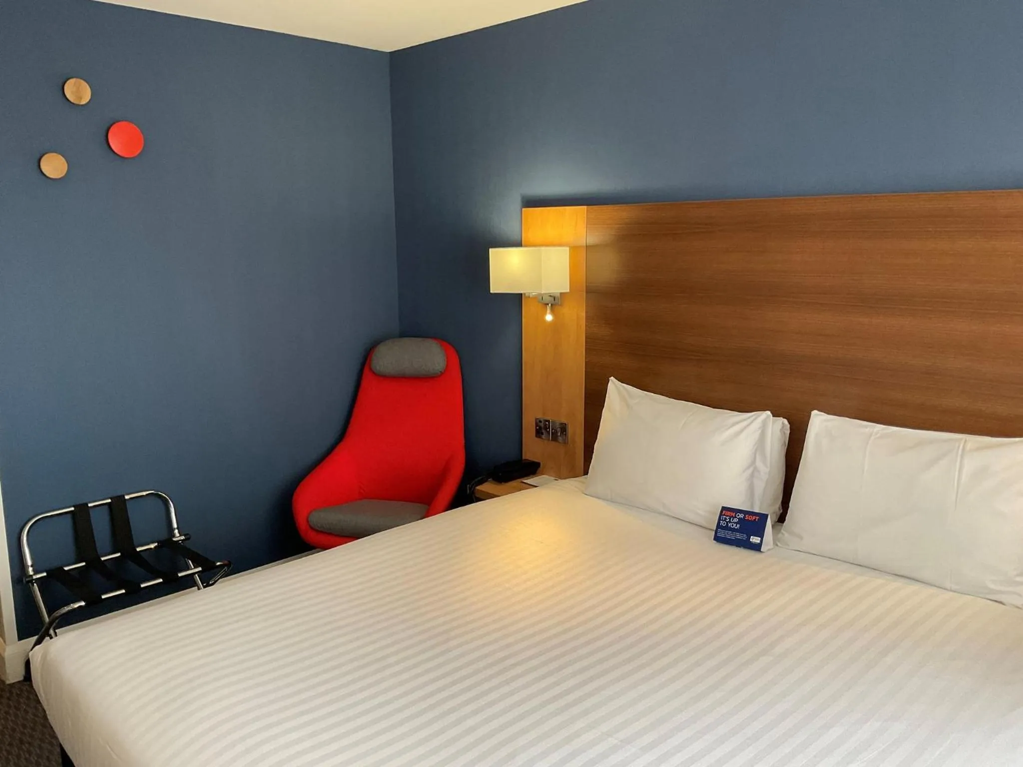 Photo of the whole room, Bed in Holiday Inn Express Nuneaton by IHG