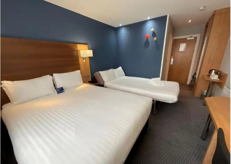 Bed in Holiday Inn Express Nuneaton by IHG