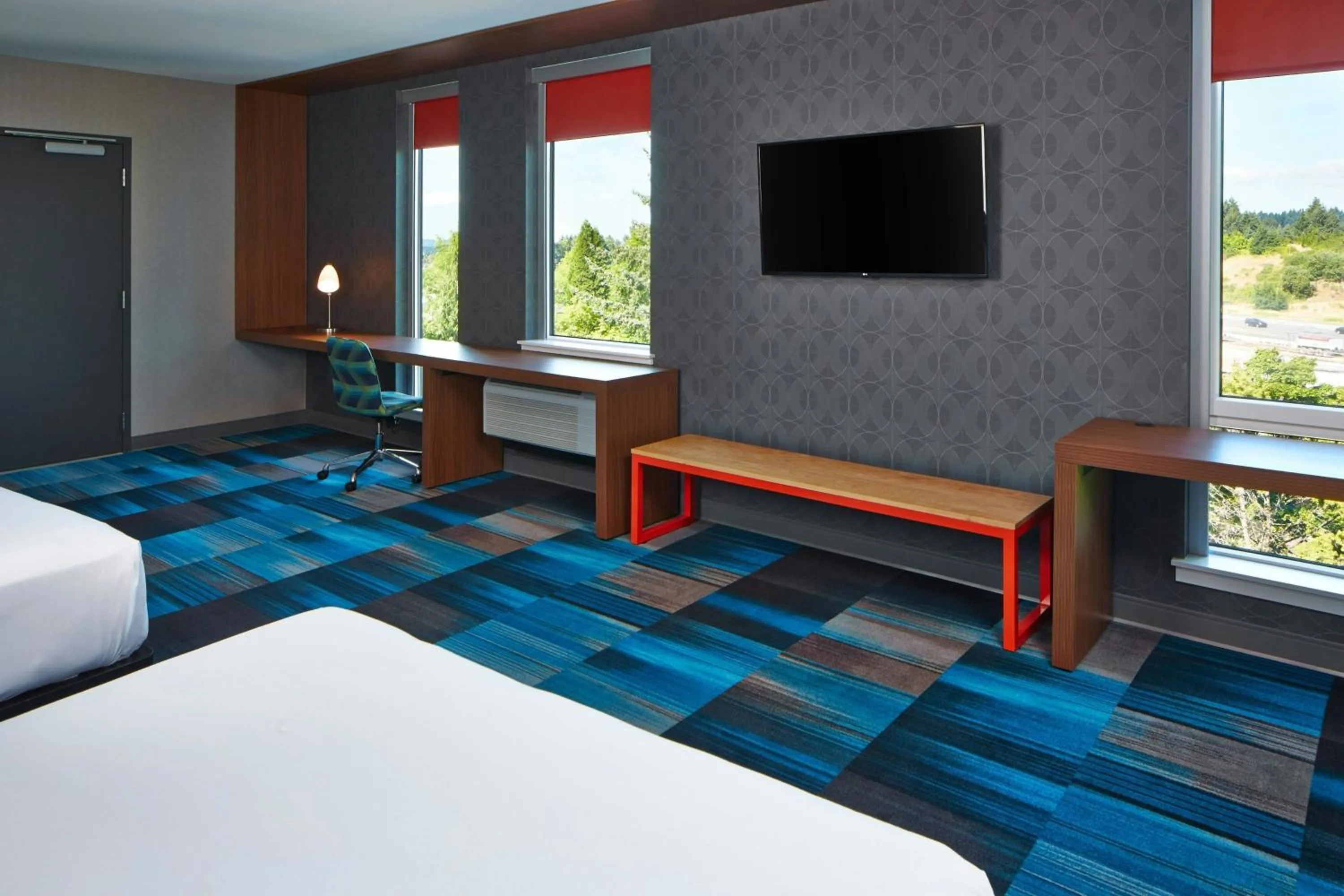 Photo of the whole room, Bed in Aloft Seattle Redmond