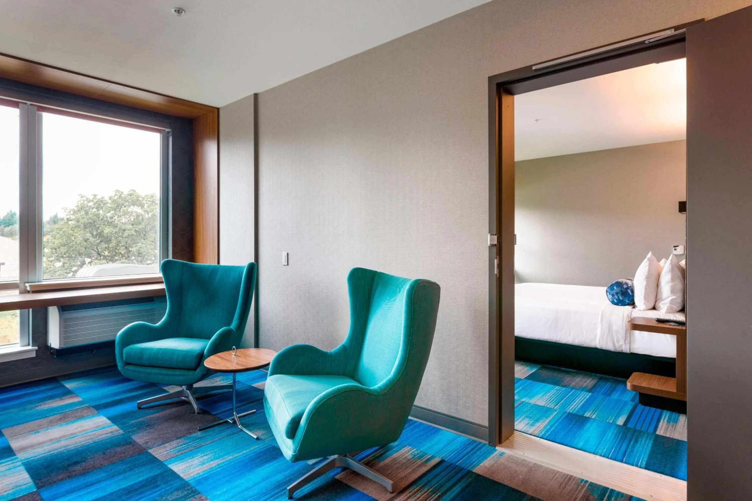 Photo of the whole room in Aloft Seattle Redmond