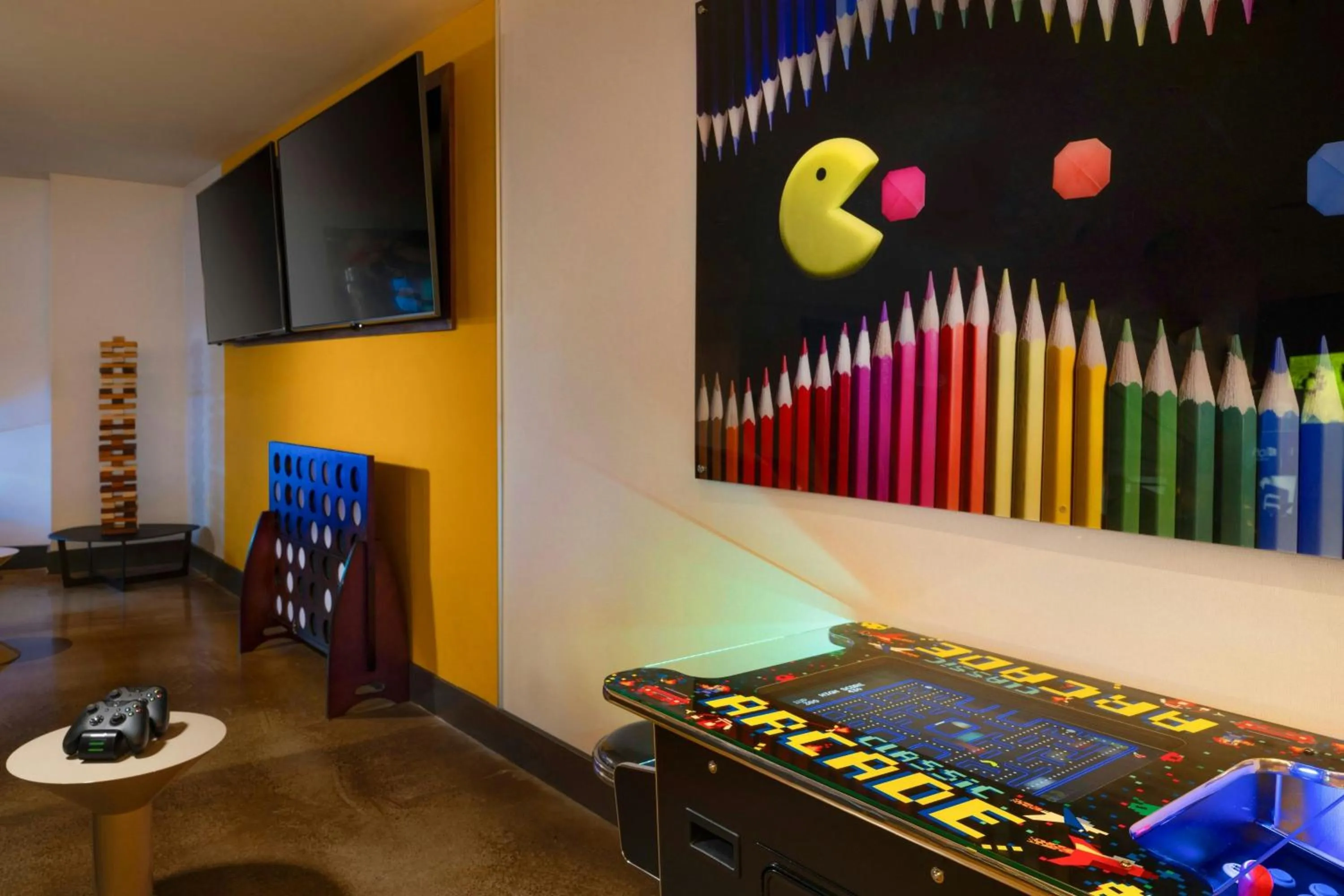 Lounge or bar in Aloft Seattle Redmond