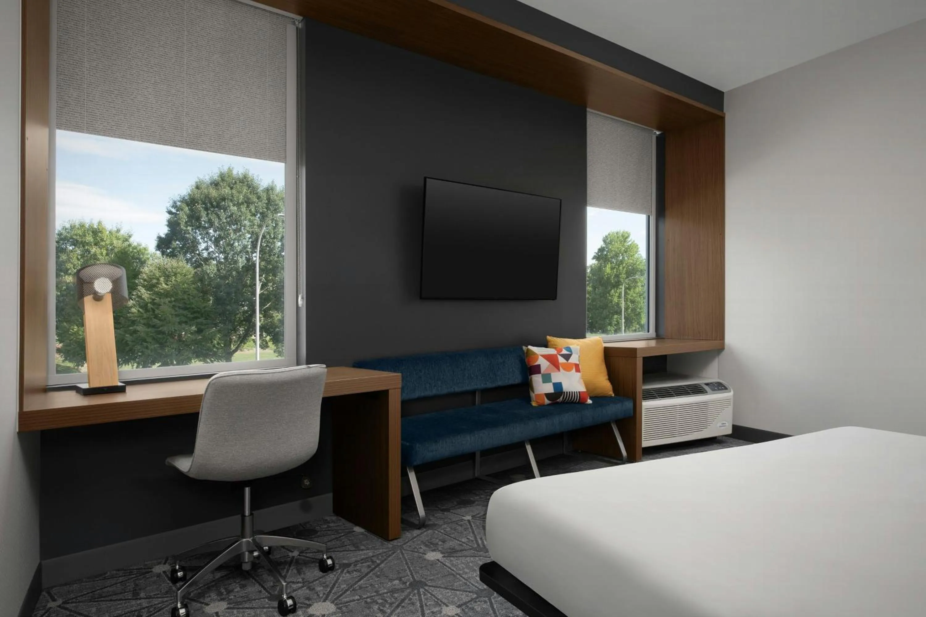 Photo of the whole room, Bed in Aloft Hillsboro-Beaverton