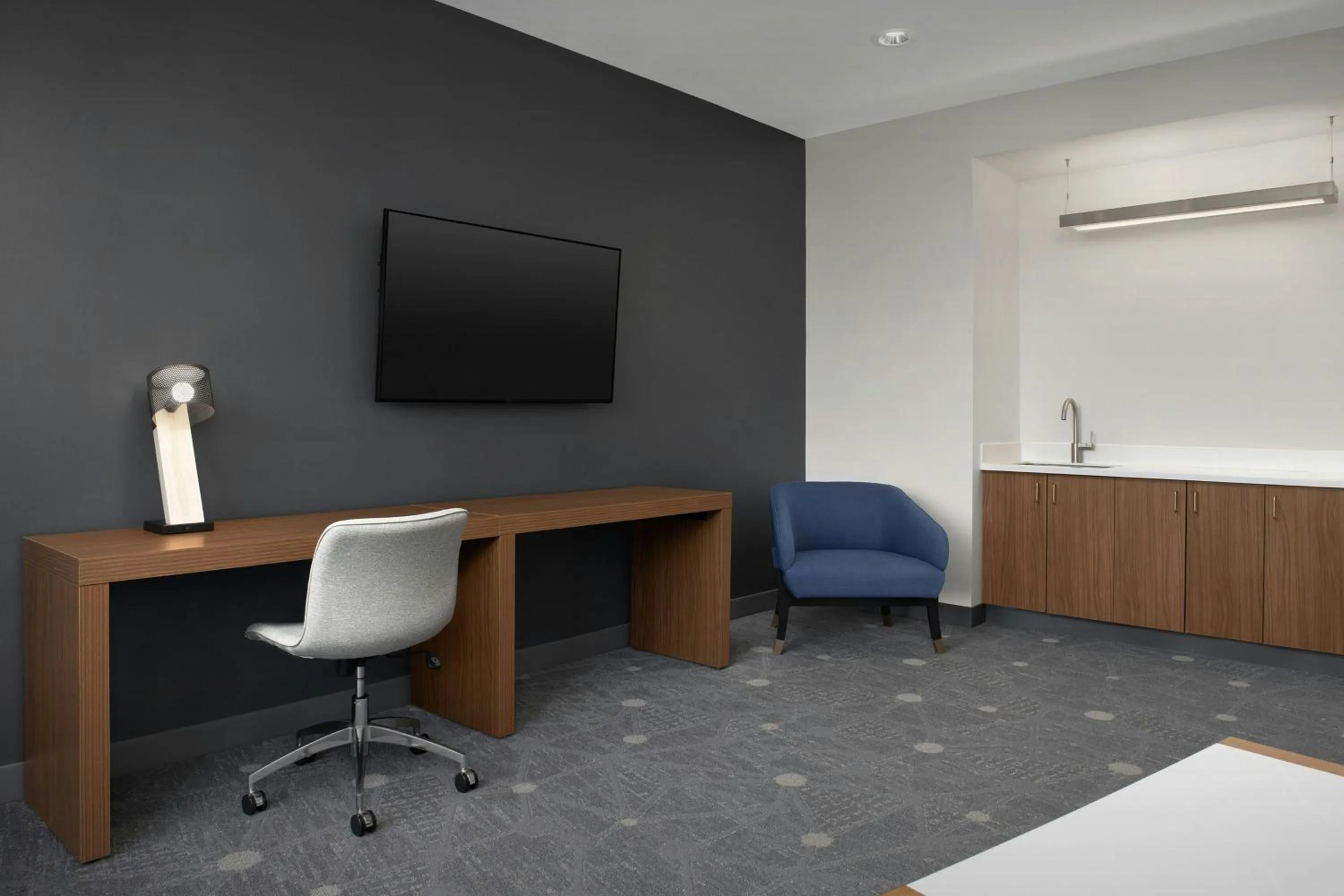 Photo of the whole room in Aloft Hillsboro-Beaverton