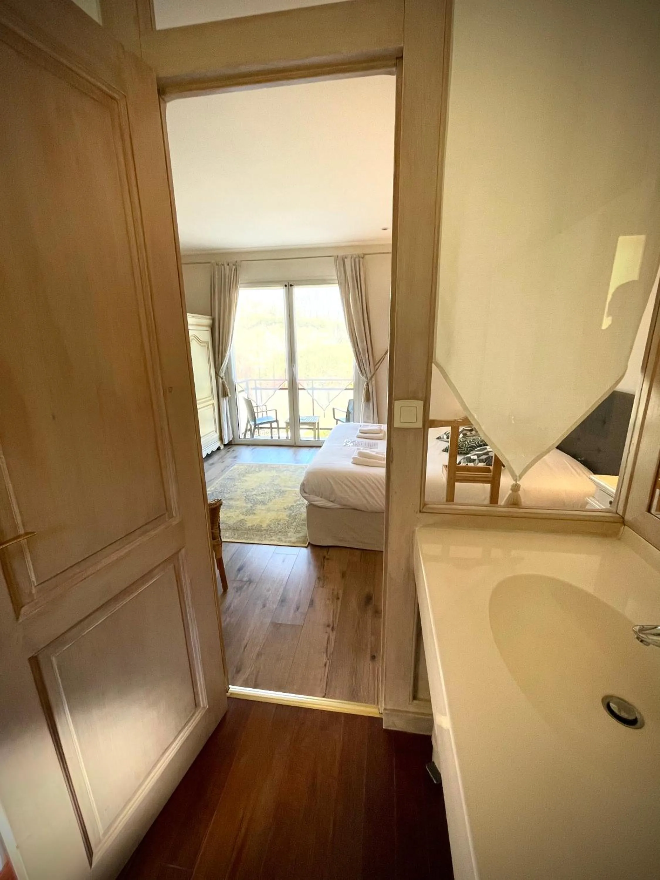 Bathroom, Bed in Domaine Du Moulin Vallée Heureuse