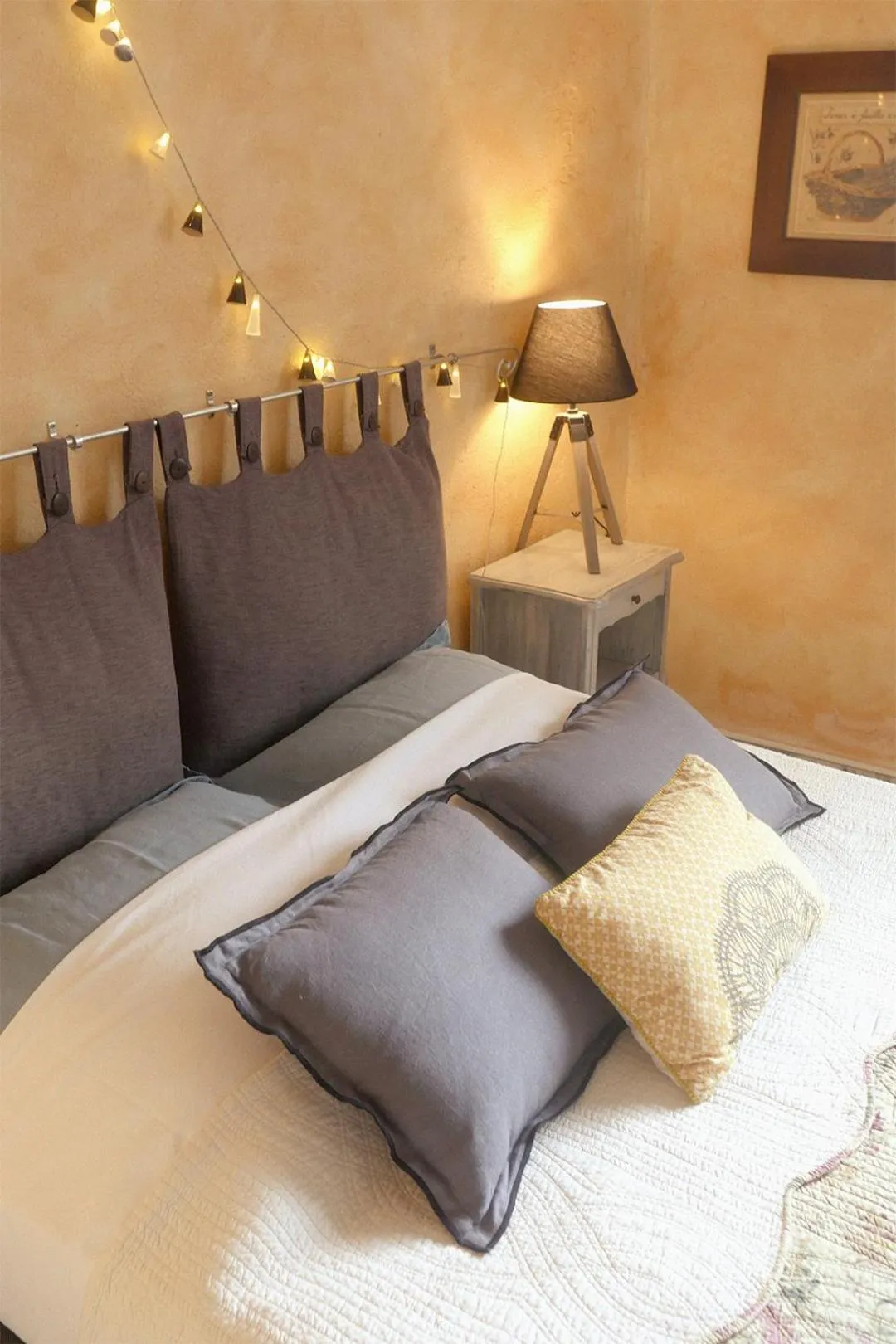 Bedroom, Bed in Lou Candelou