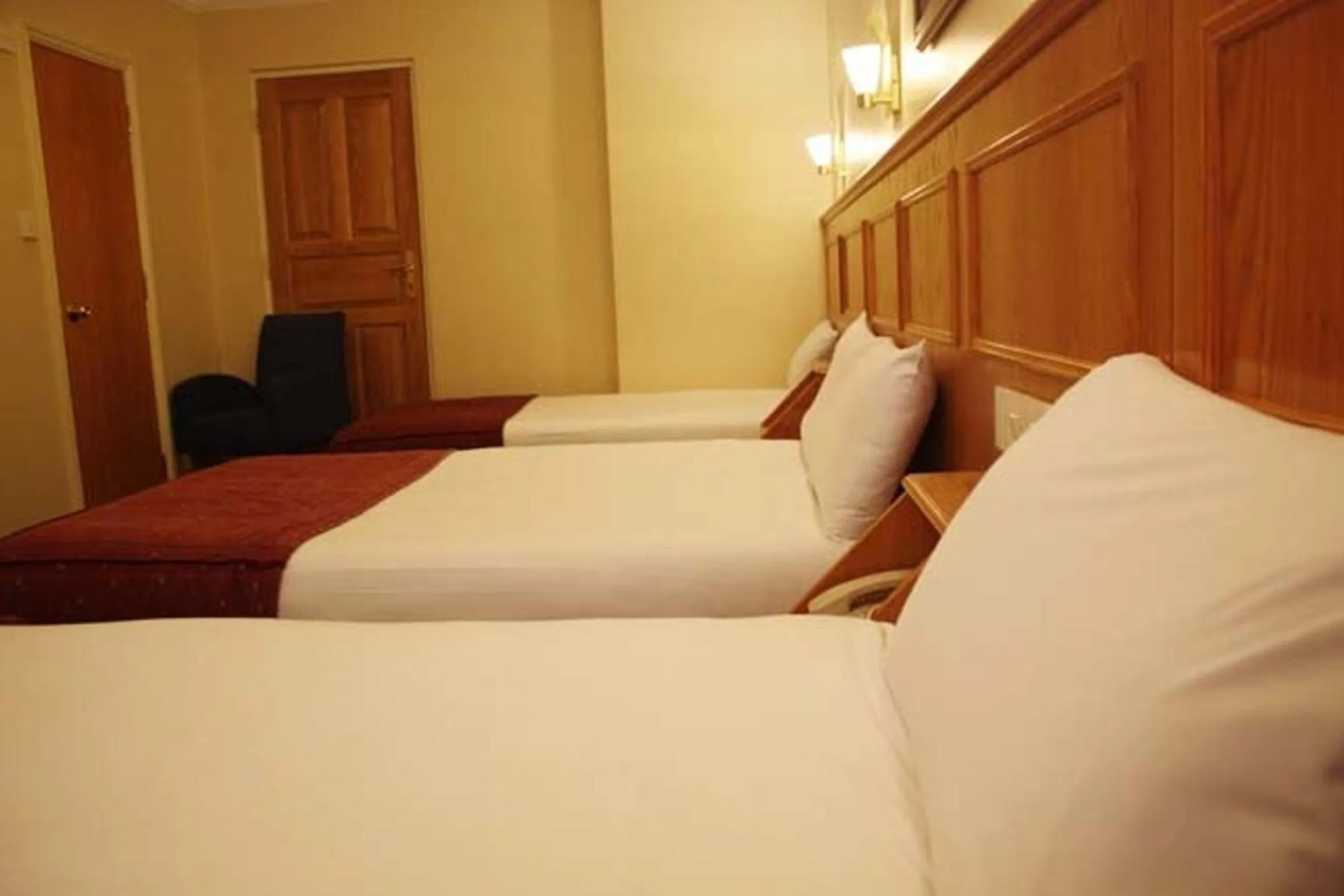 Bedroom, Bed in Days Inn Hyde Park