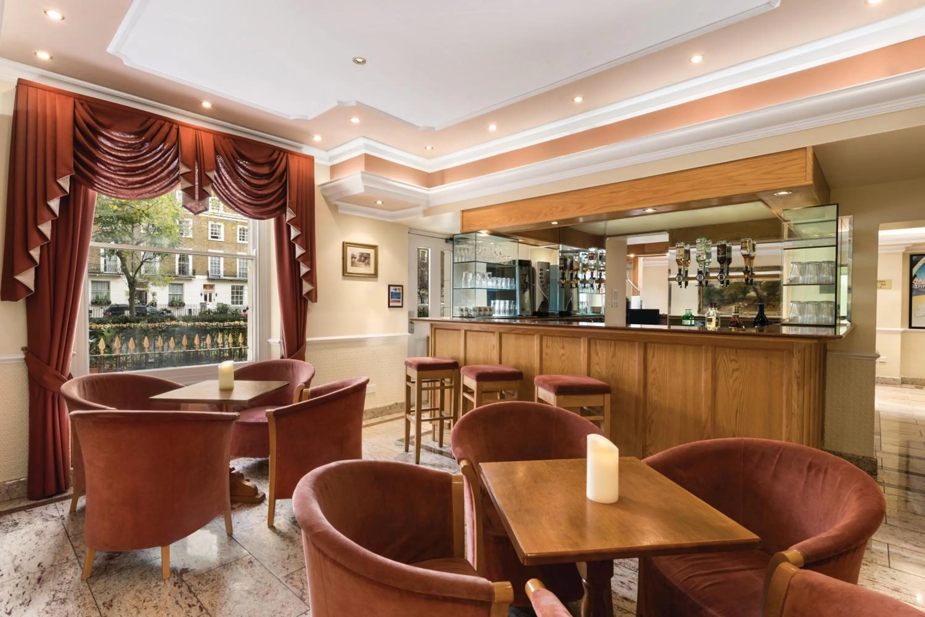 Seating area in Days Inn Hyde Park