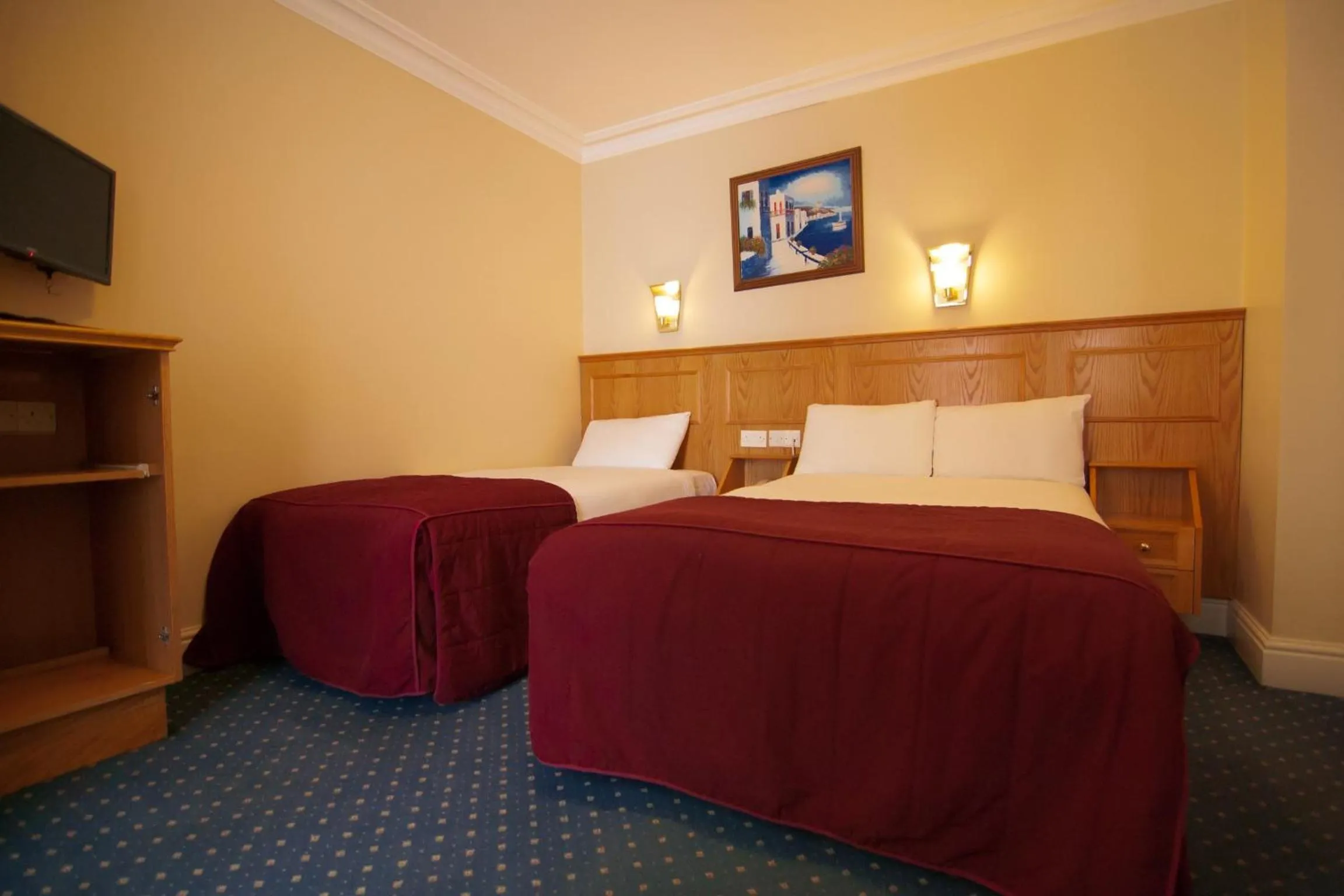 Bedroom, Bed in Days Inn Hyde Park