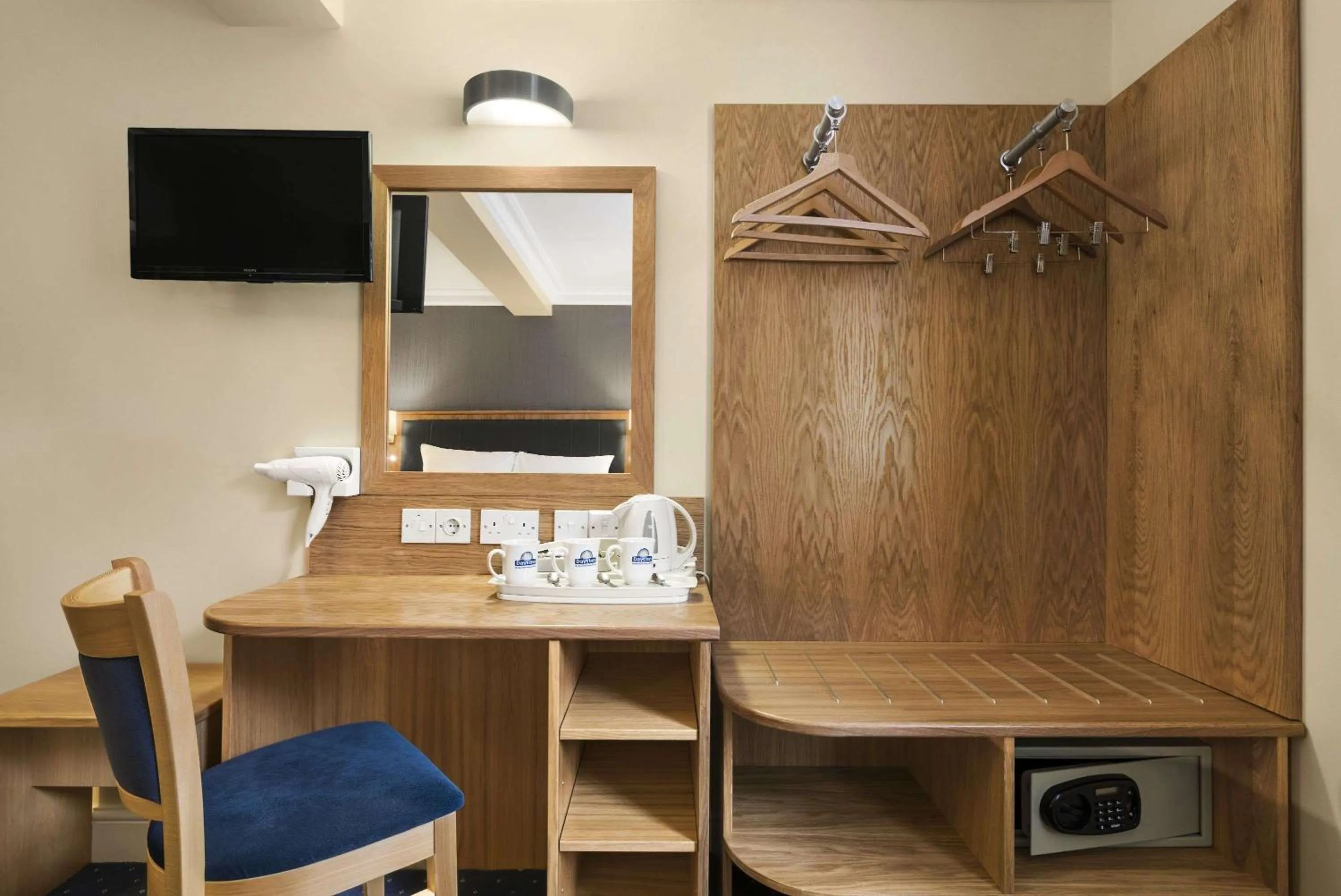 Photo of the whole room in Days Inn Hyde Park