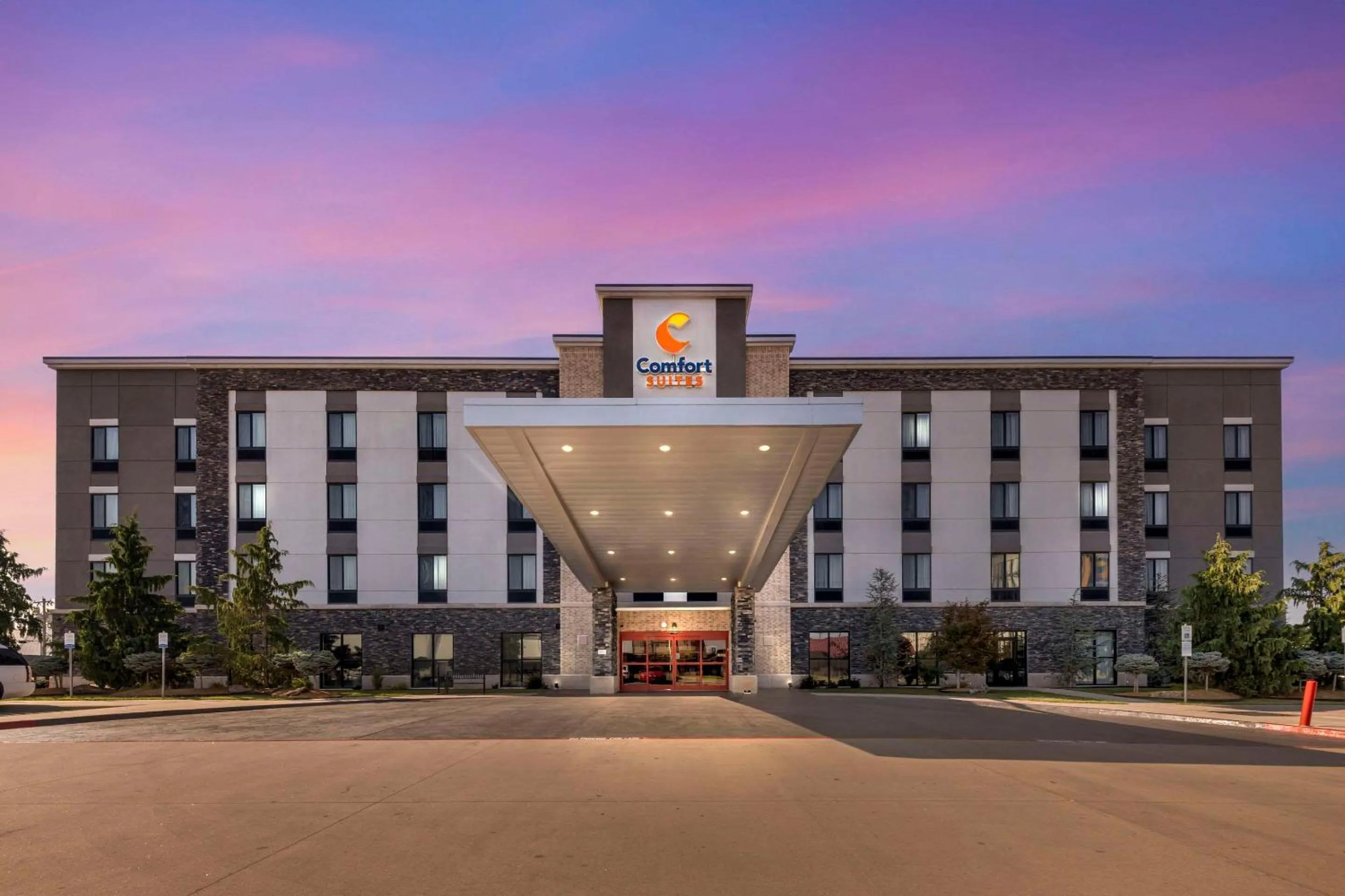 Property building in Comfort Suites Meridian and I-40