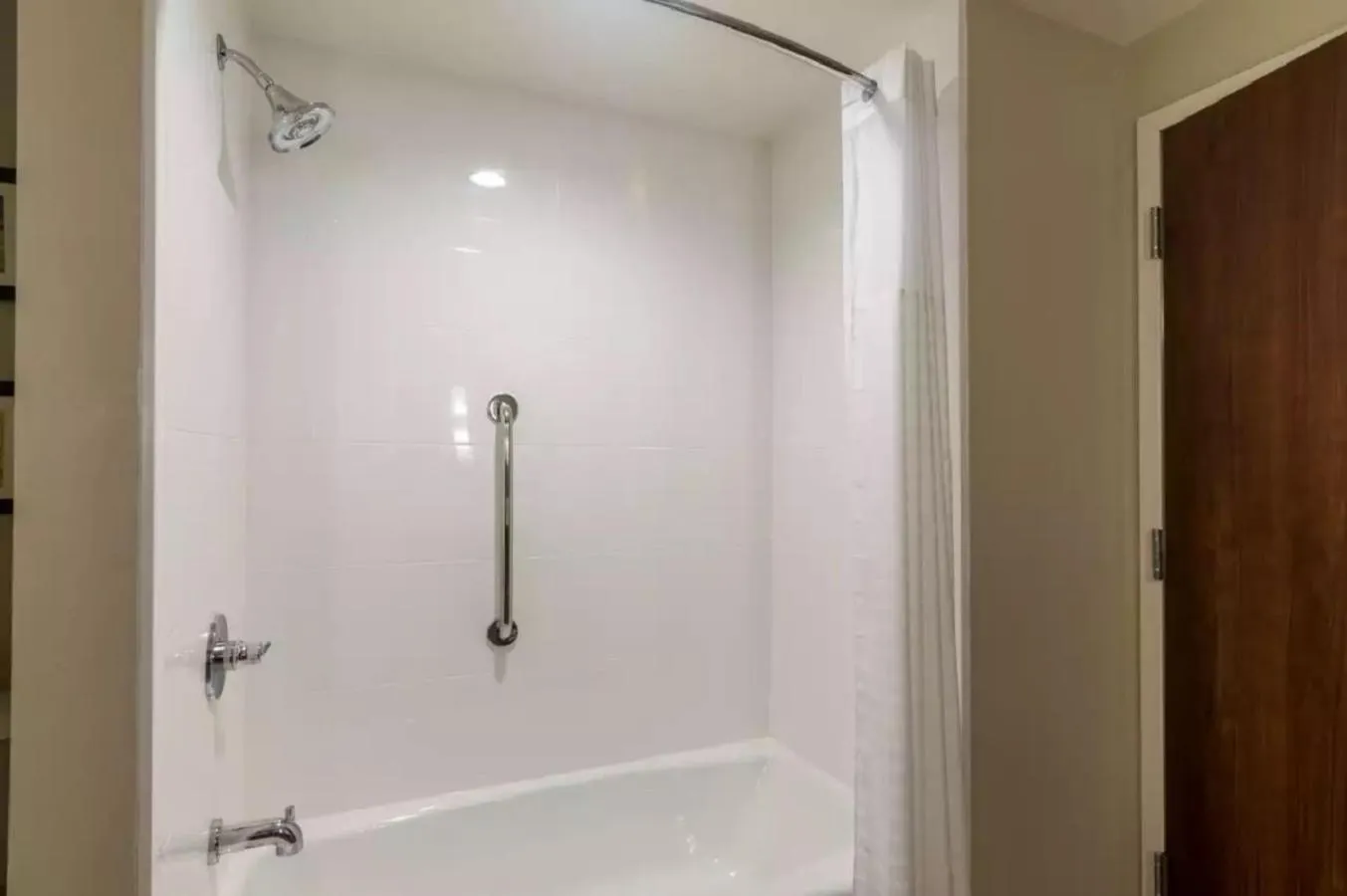 Bathroom in Comfort Suites Meridian and I-40