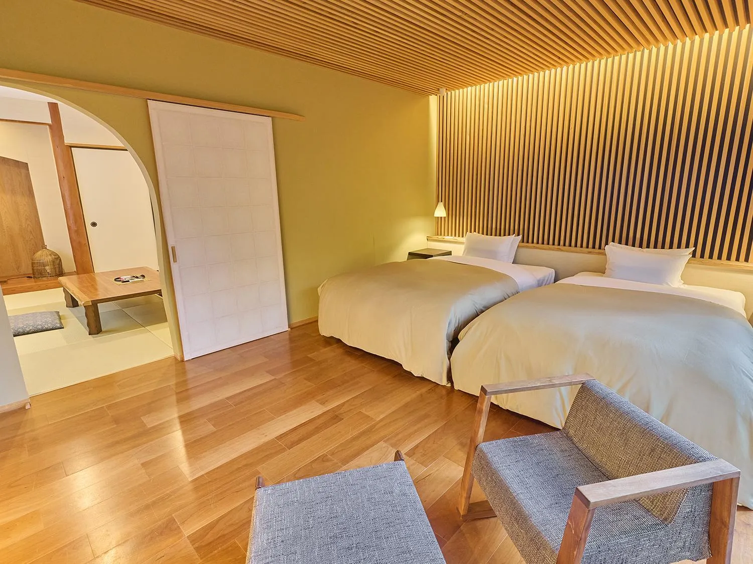 Photo of the whole room, Bed in Chikurakutei