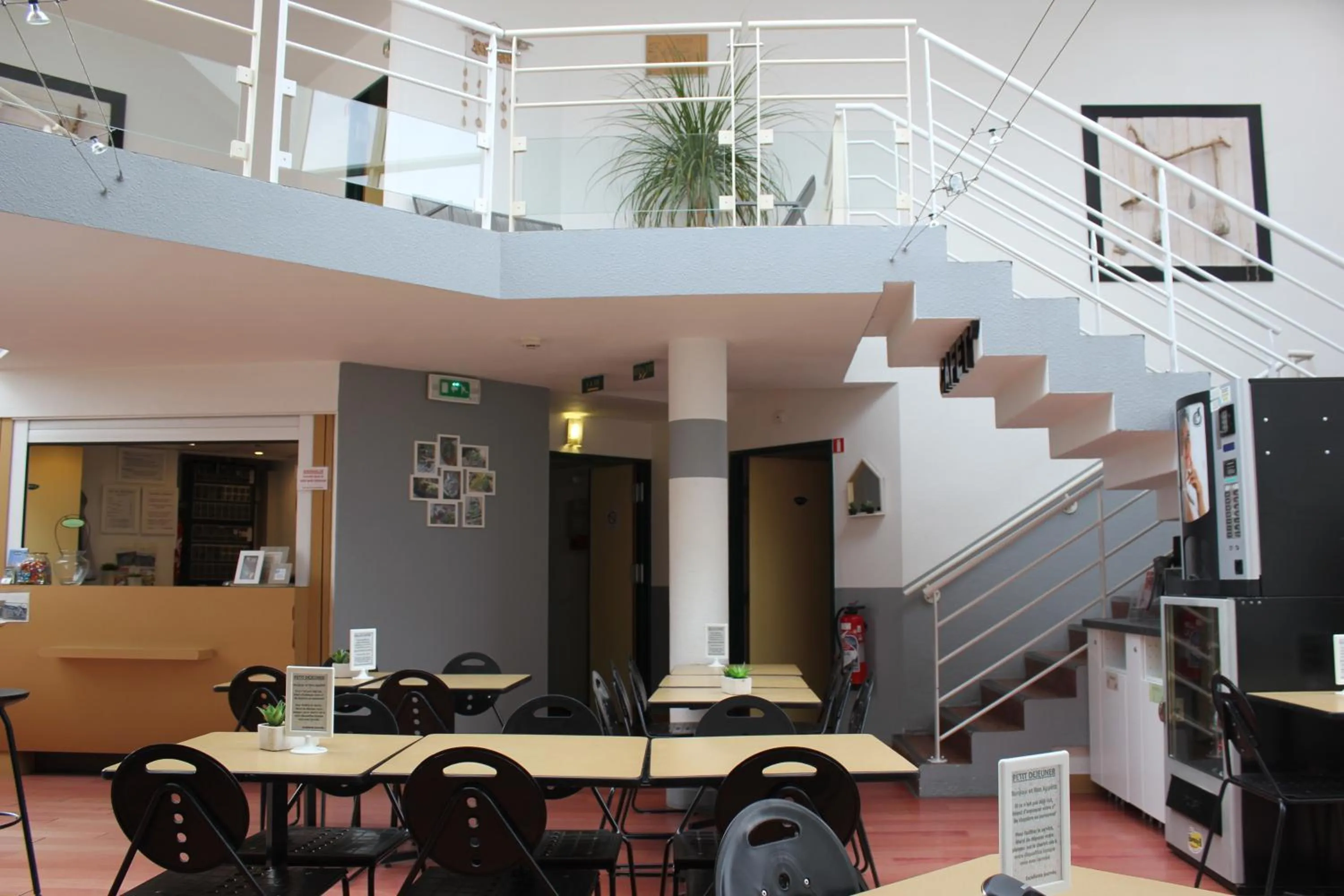 Lobby or reception in B&B HOTEL Berck-sur-Mer Rang-du-Fliers