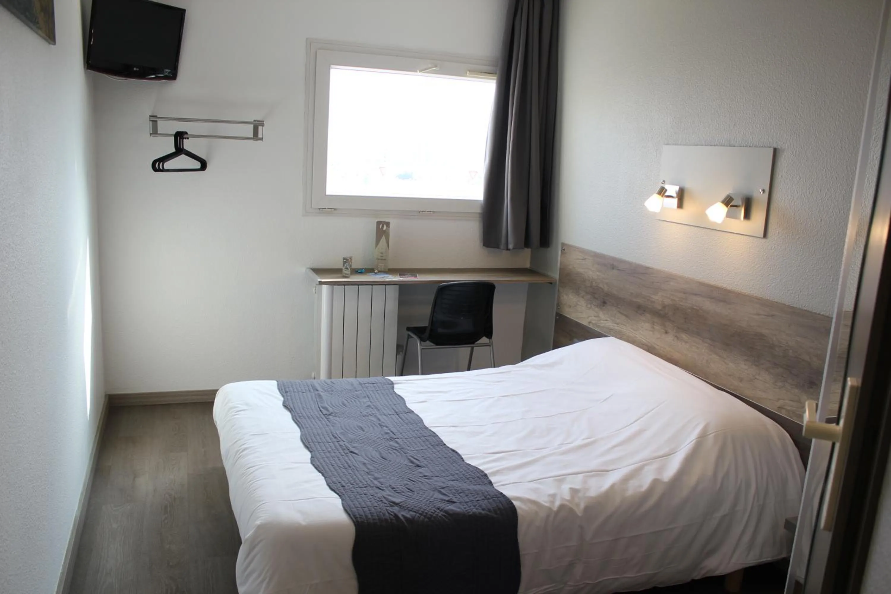 Photo of the whole room, Bed in B&B HOTEL Berck-sur-Mer Rang-du-Fliers