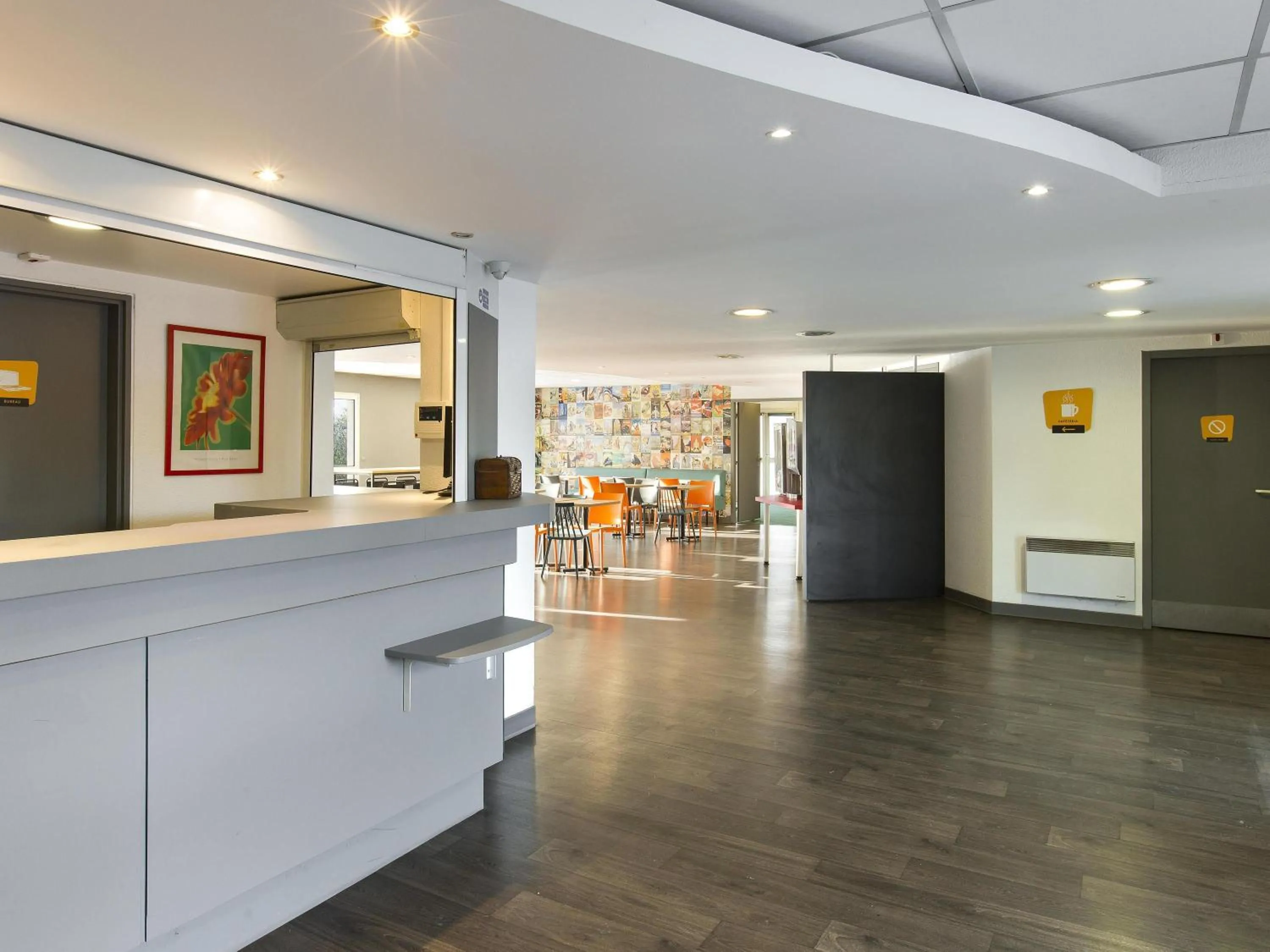 Property building in hotelF1 Igny Massy TGV