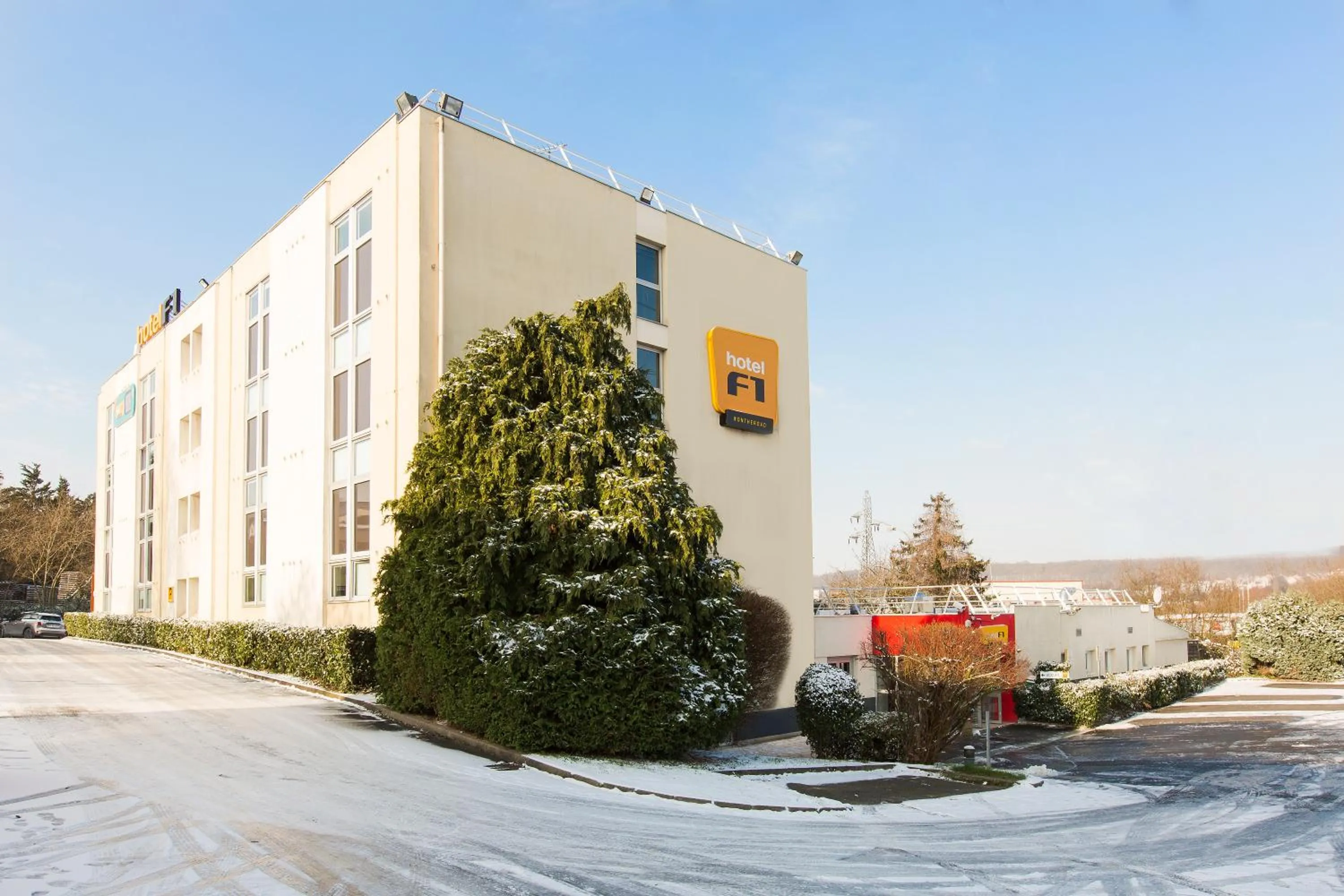 Property building in hotelF1 Igny Massy TGV