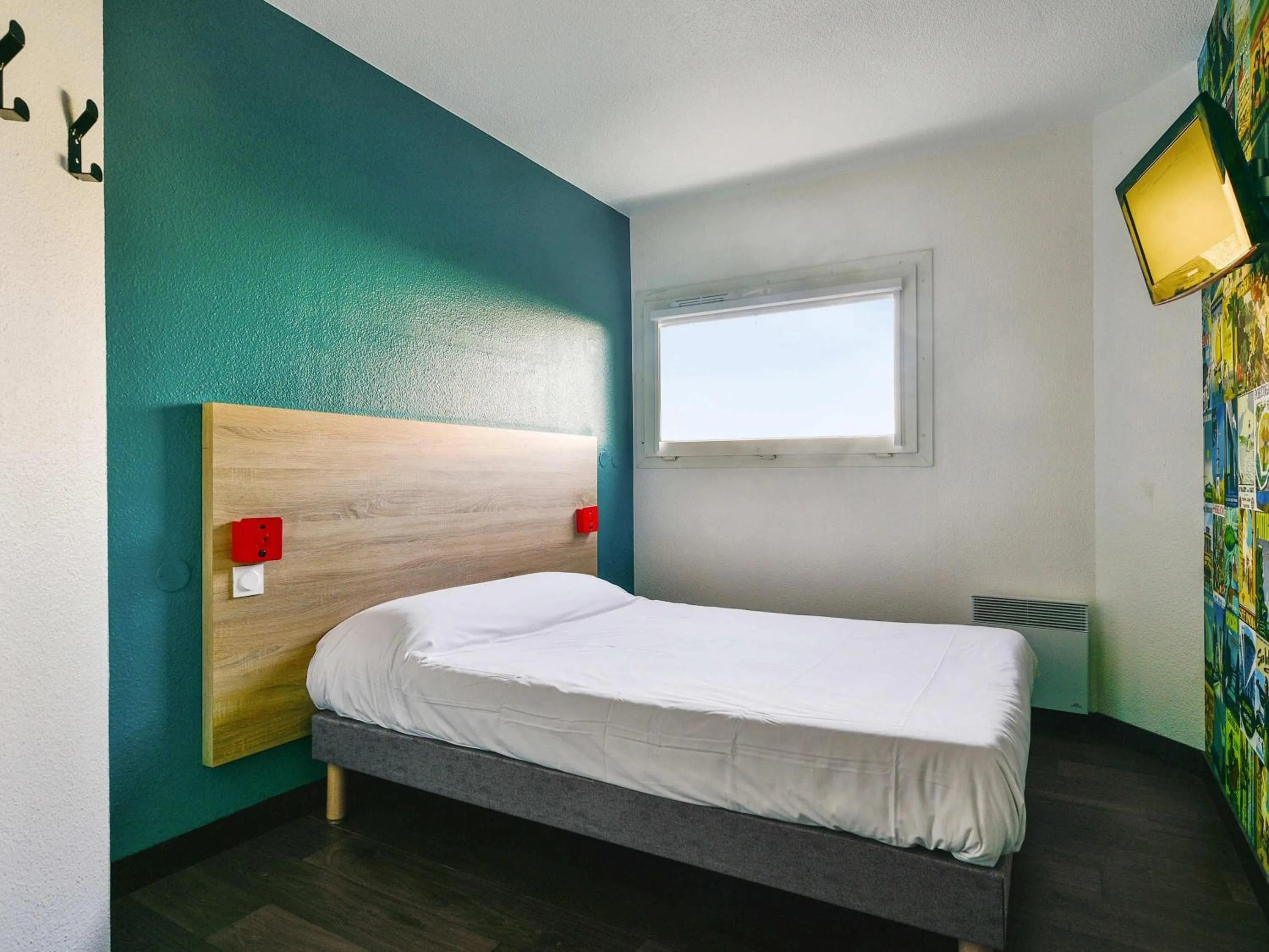 Bedroom, Bed in hotelF1 Igny Massy TGV