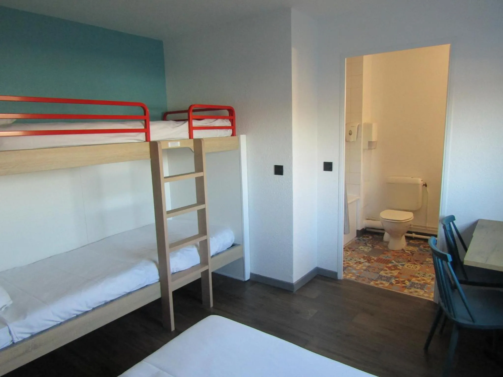 Bed in hotelF1 Igny Massy TGV