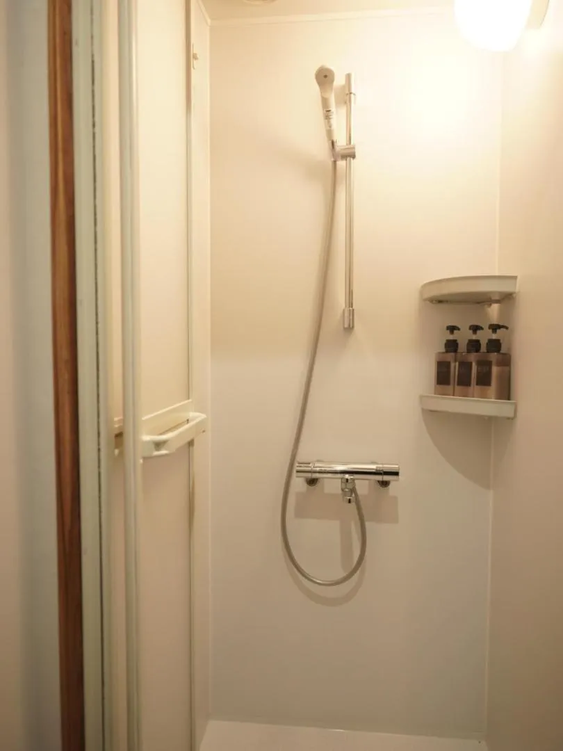 Shower in Taketa Ekimae Hostel cue