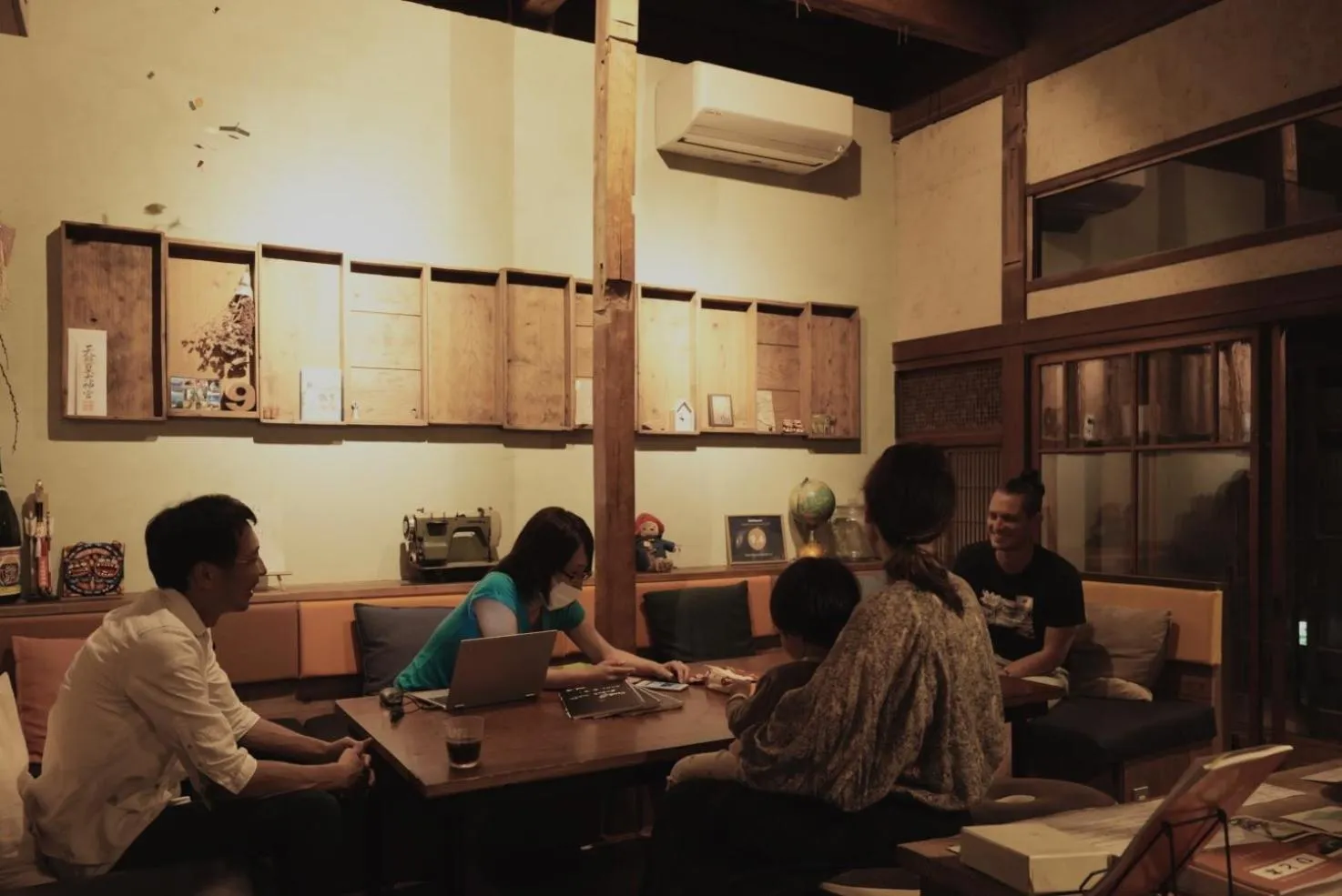 Communal lounge/ TV room in Taketa Ekimae Hostel cue