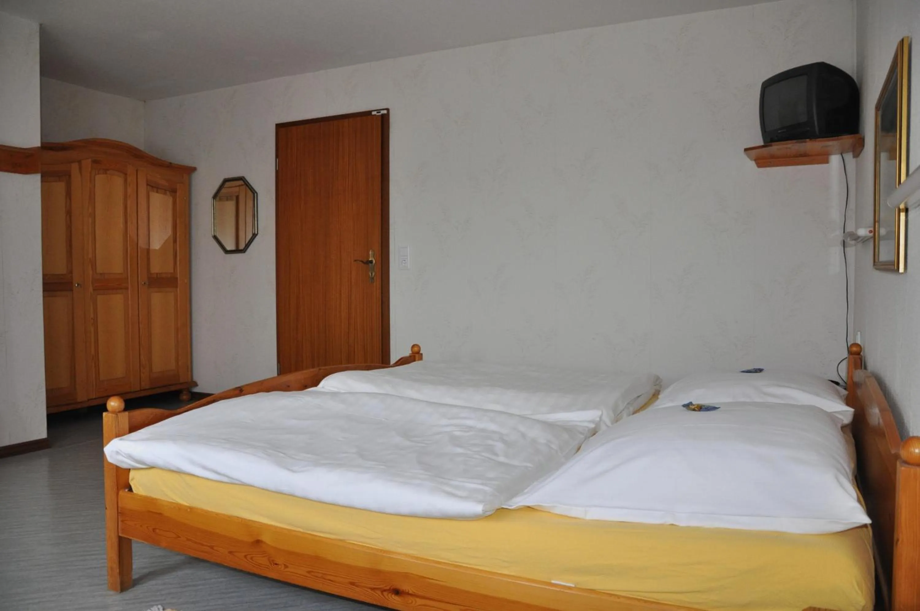 Photo of the whole room, Bed in Hotel Sassor