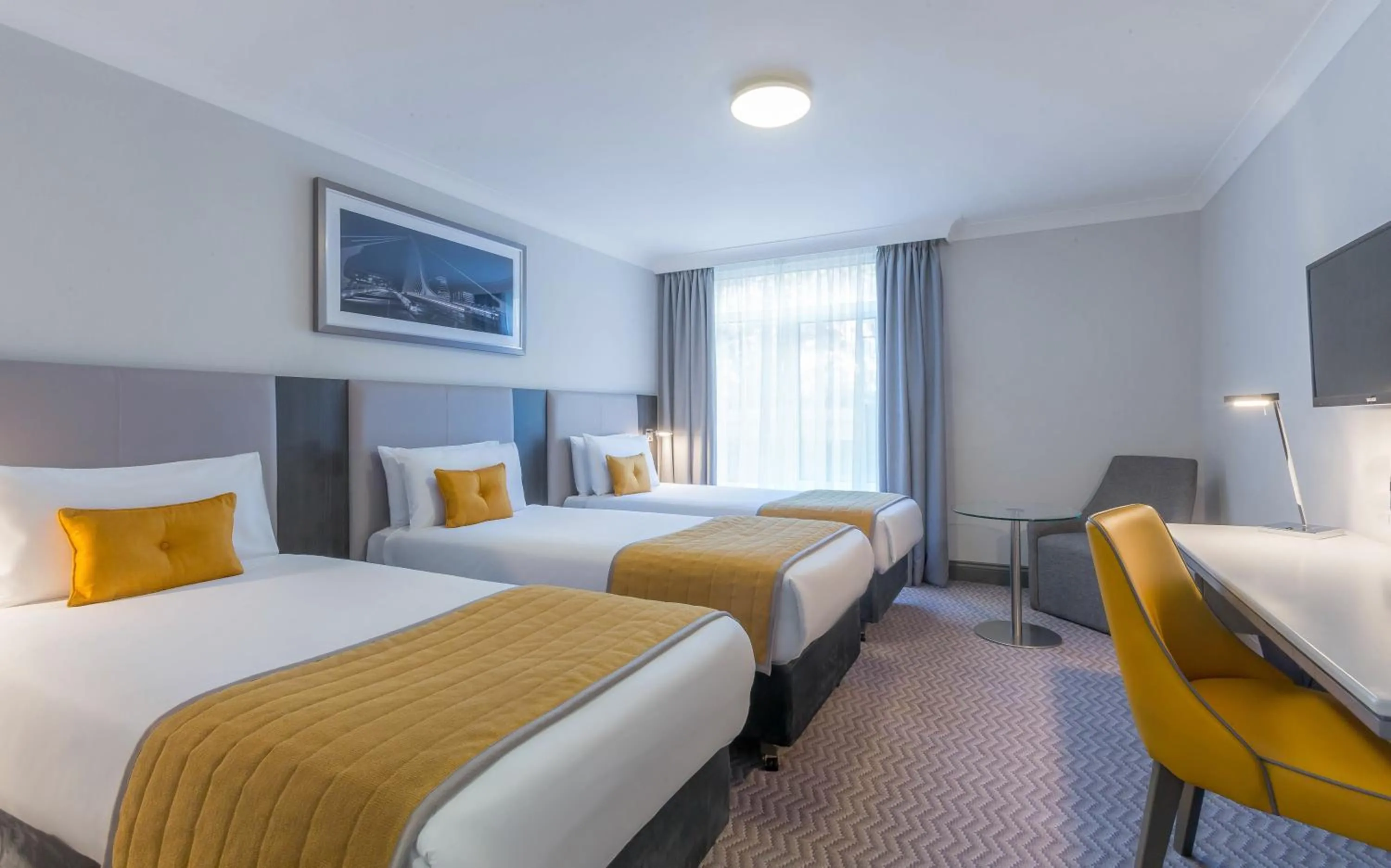 Bedroom, Bed in Maldron Hotel Dublin Airport