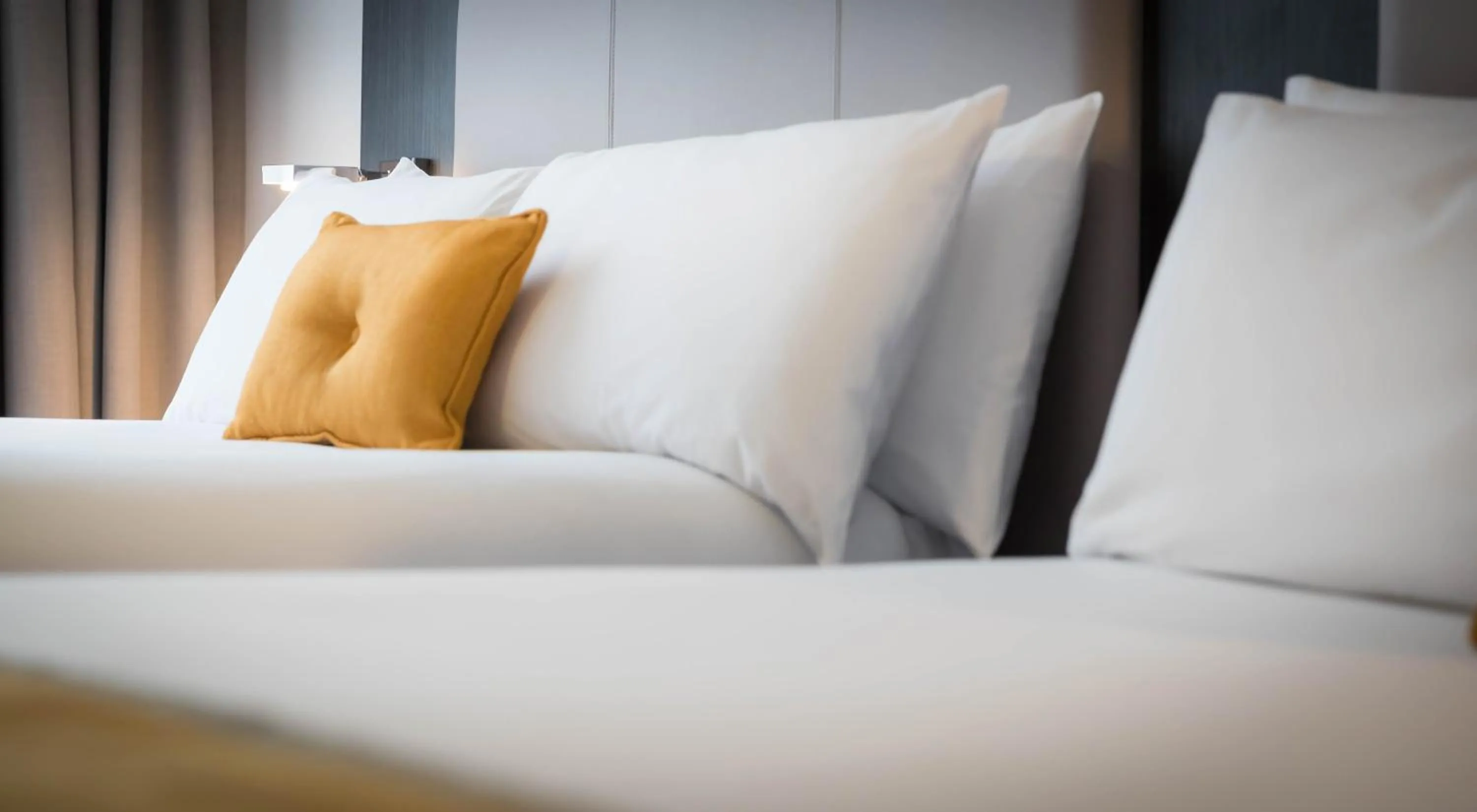 Bedroom, Bed in Maldron Hotel Dublin Airport