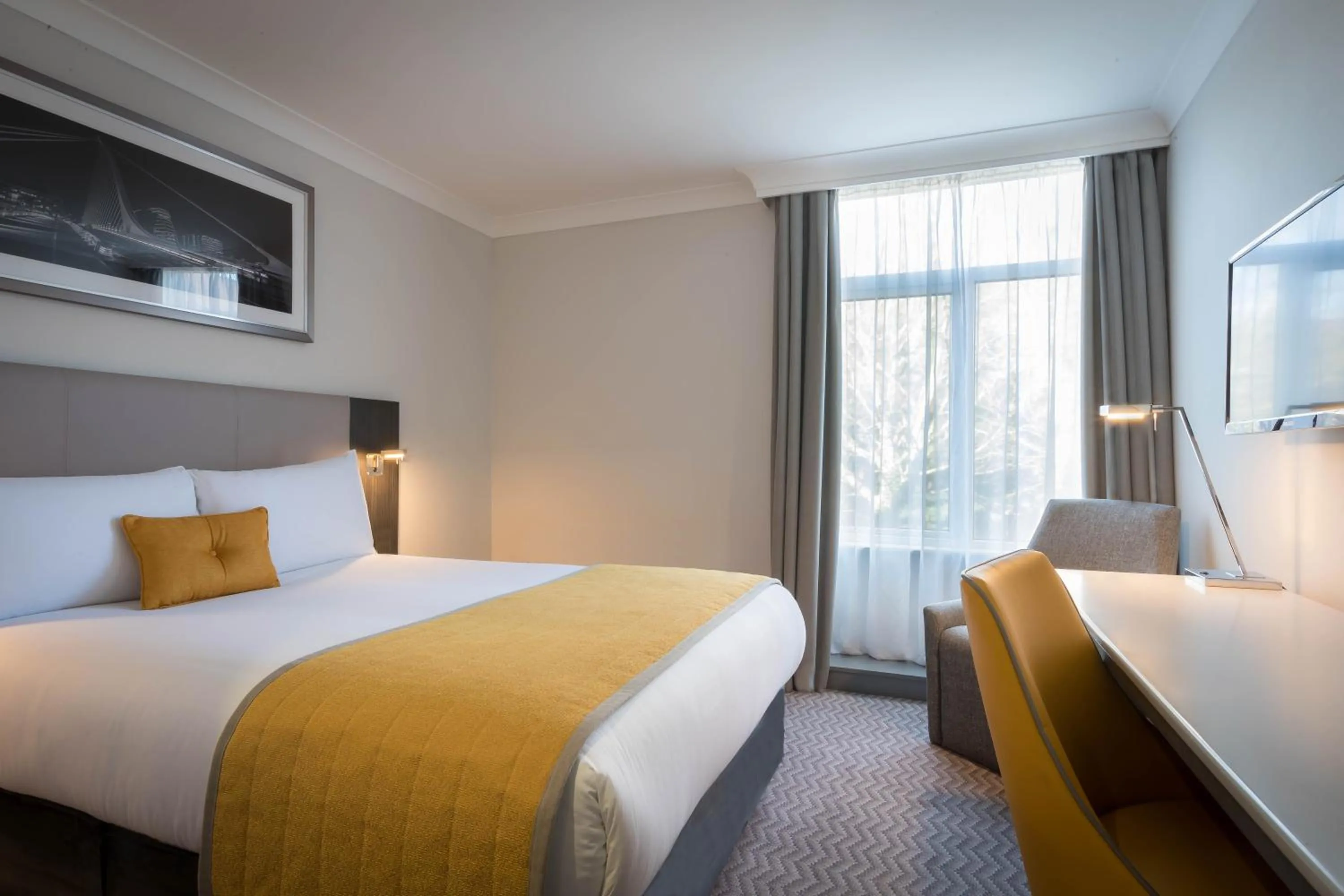 Bedroom, Bed in Maldron Hotel Dublin Airport