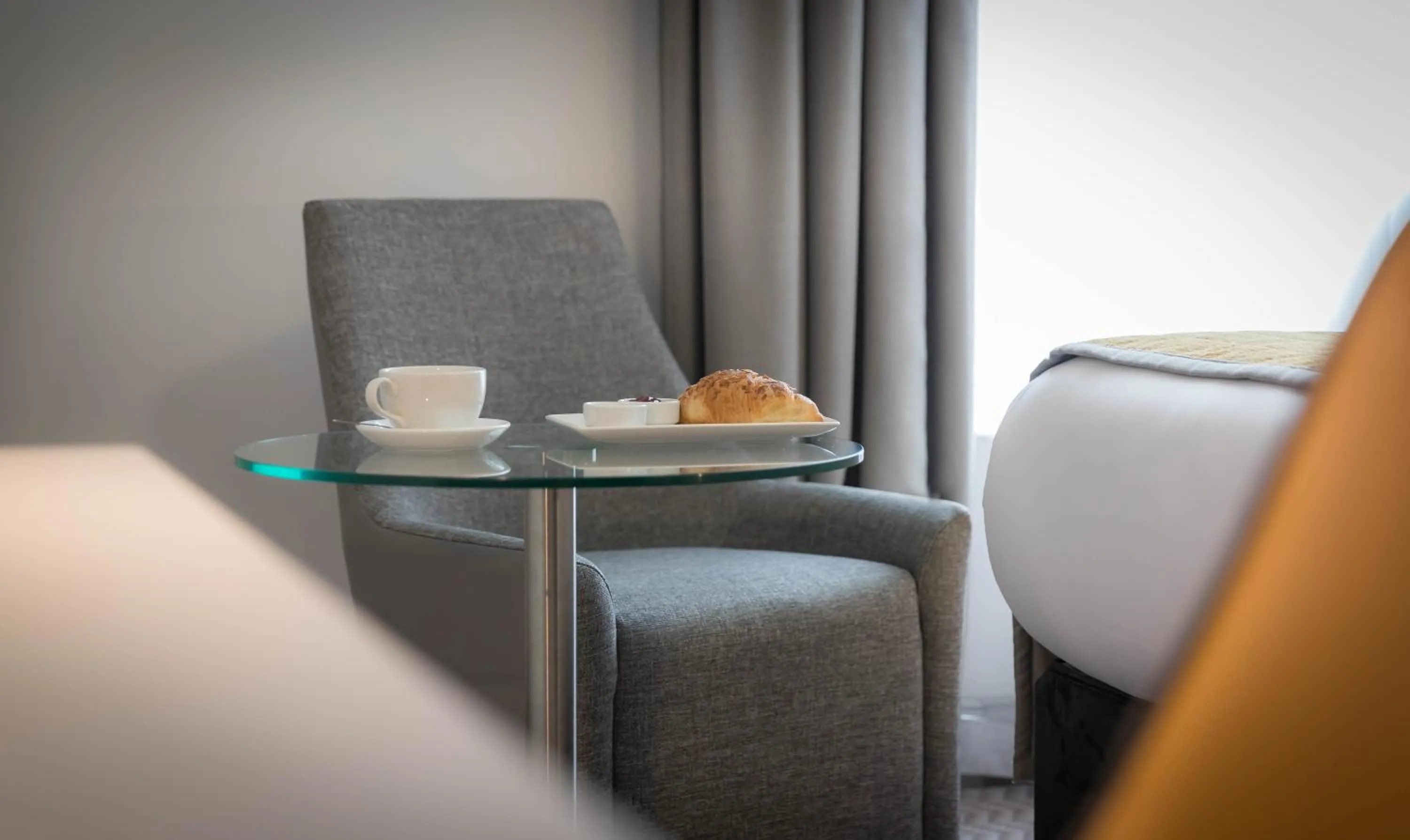 Bedroom, Bed in Maldron Hotel Dublin Airport